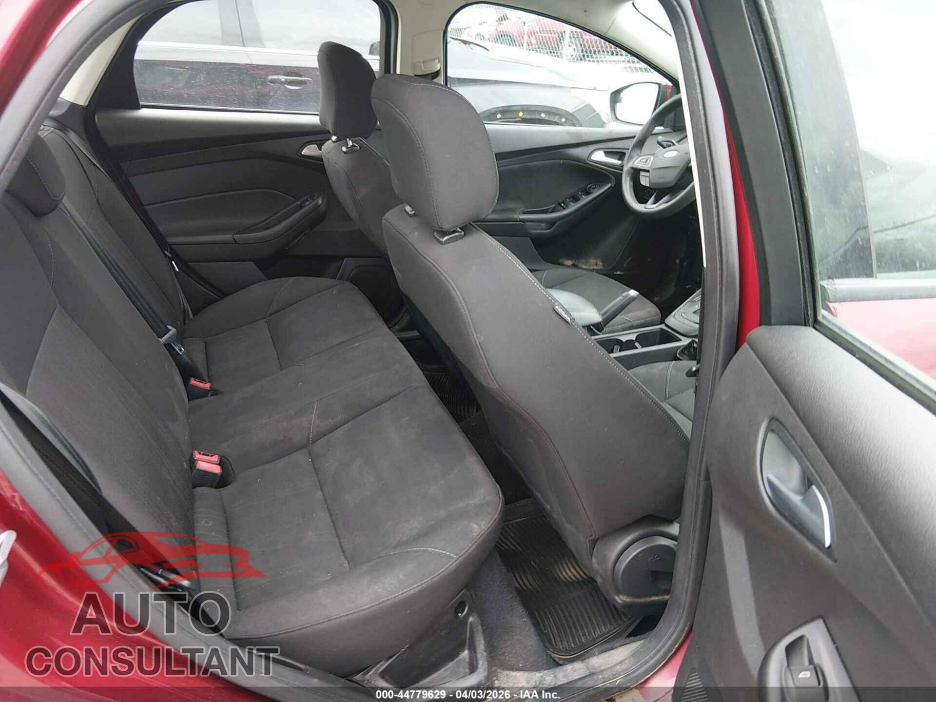 FORD FOCUS 2017 - 1FADP3F25HL200752