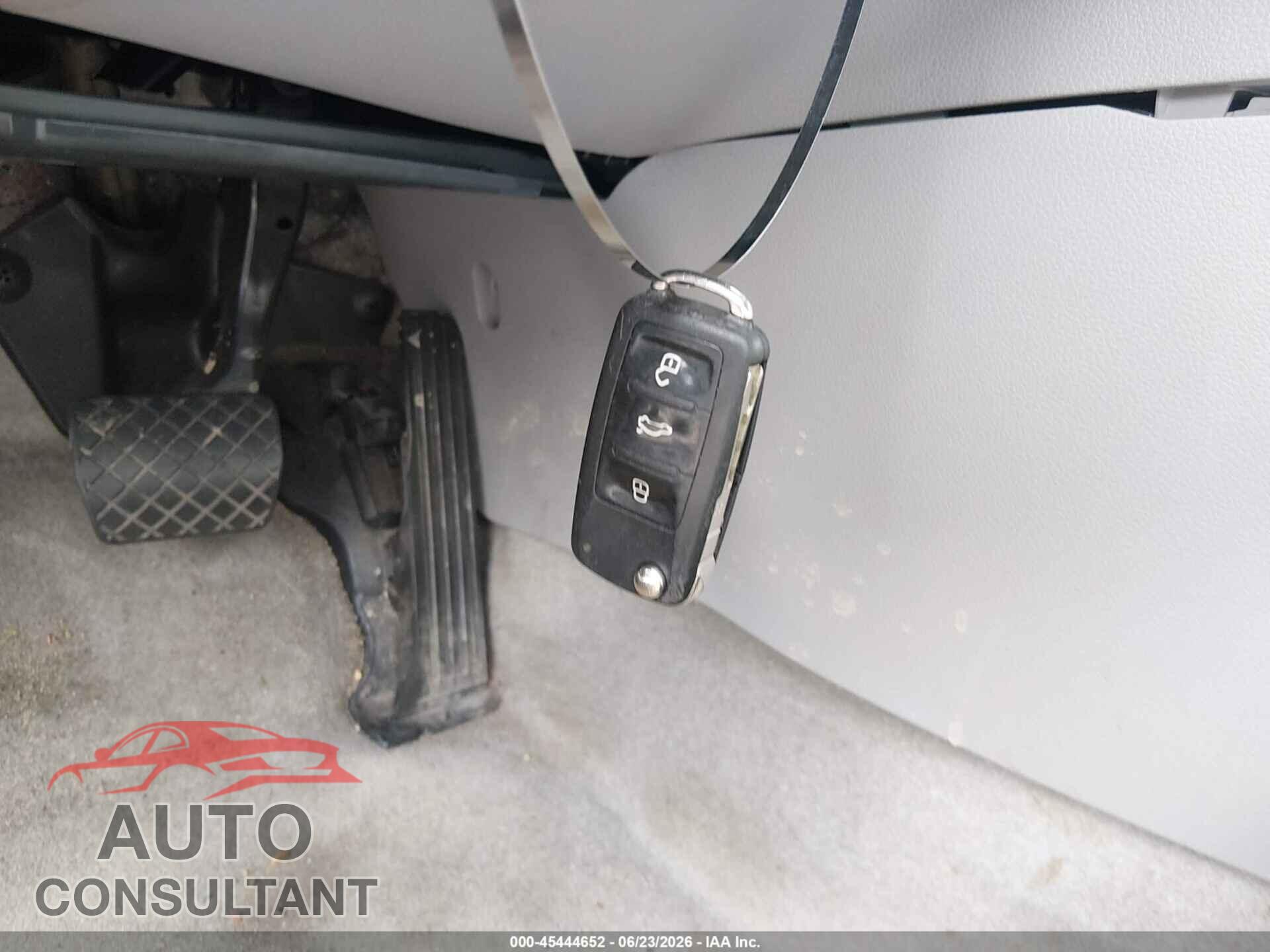 VOLKSWAGEN PASSAT 2015 - 1VWBV7A35FC082064