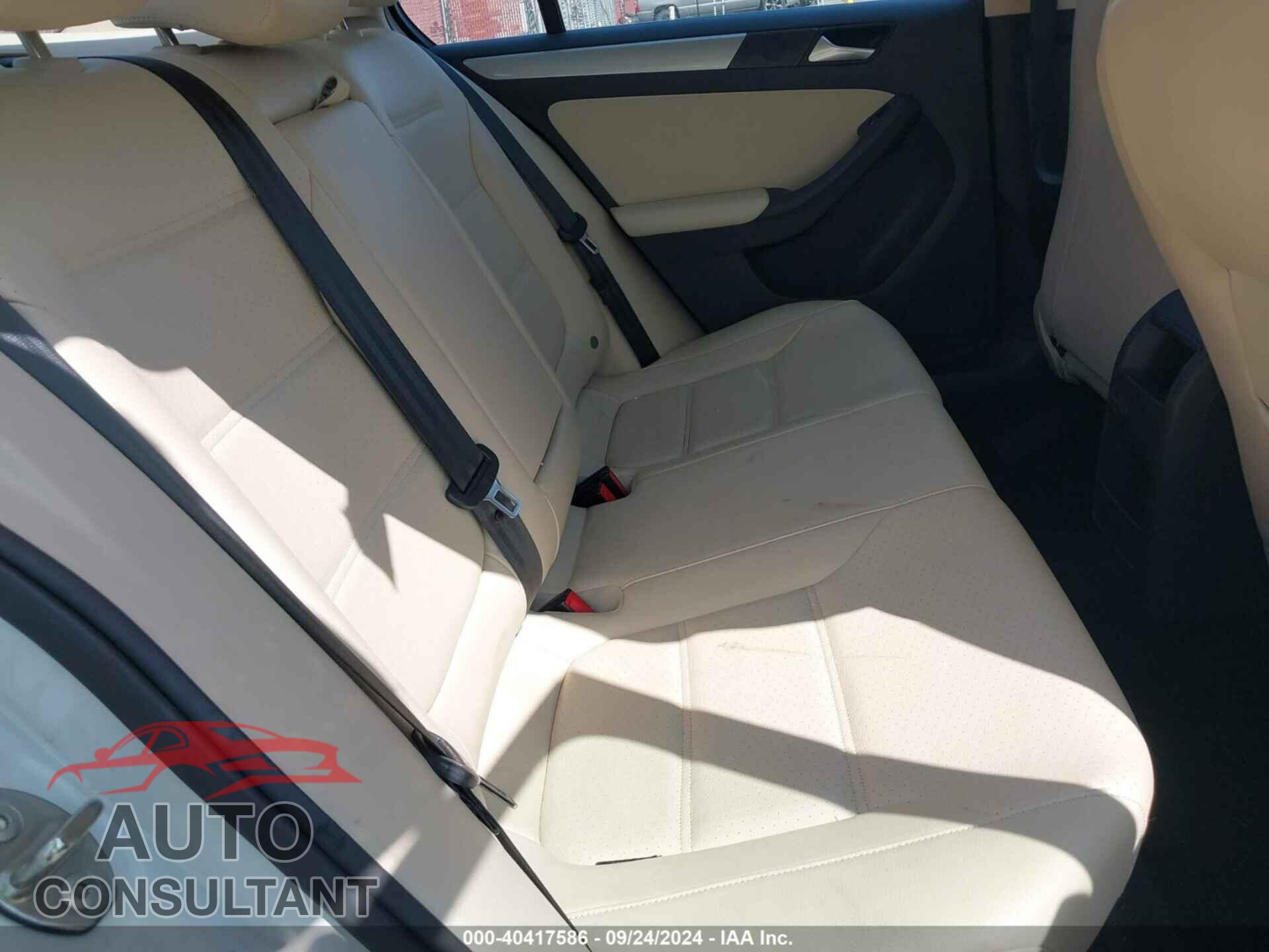 VOLKSWAGEN JETTA 2017 - 3VWDB7AJ2HM356631