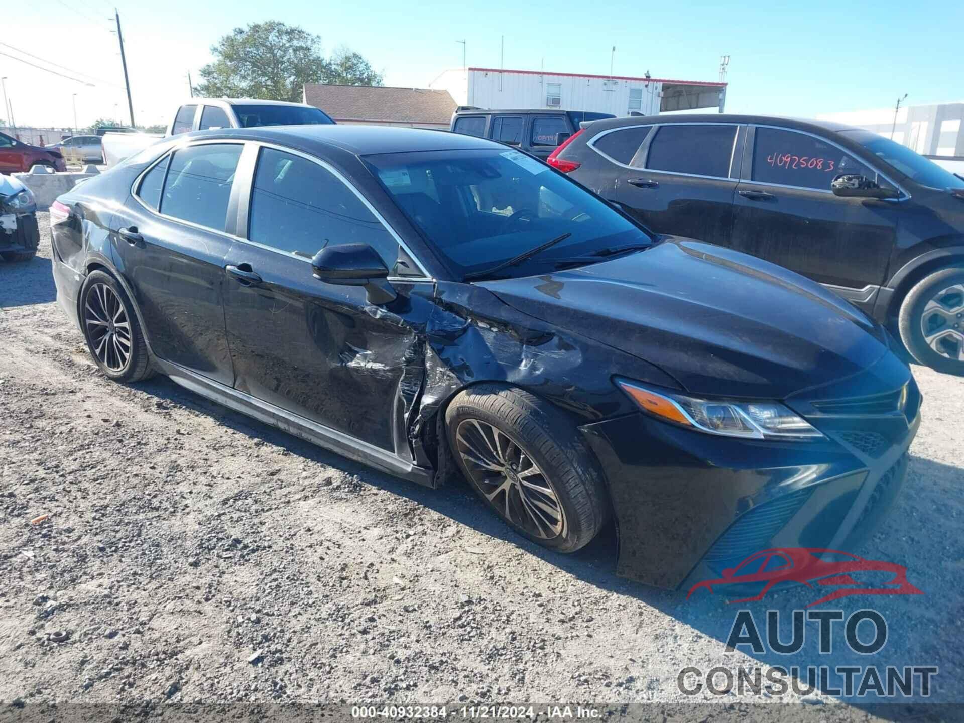 TOYOTA CAMRY 2018 - 4T1B11HK3JU083656