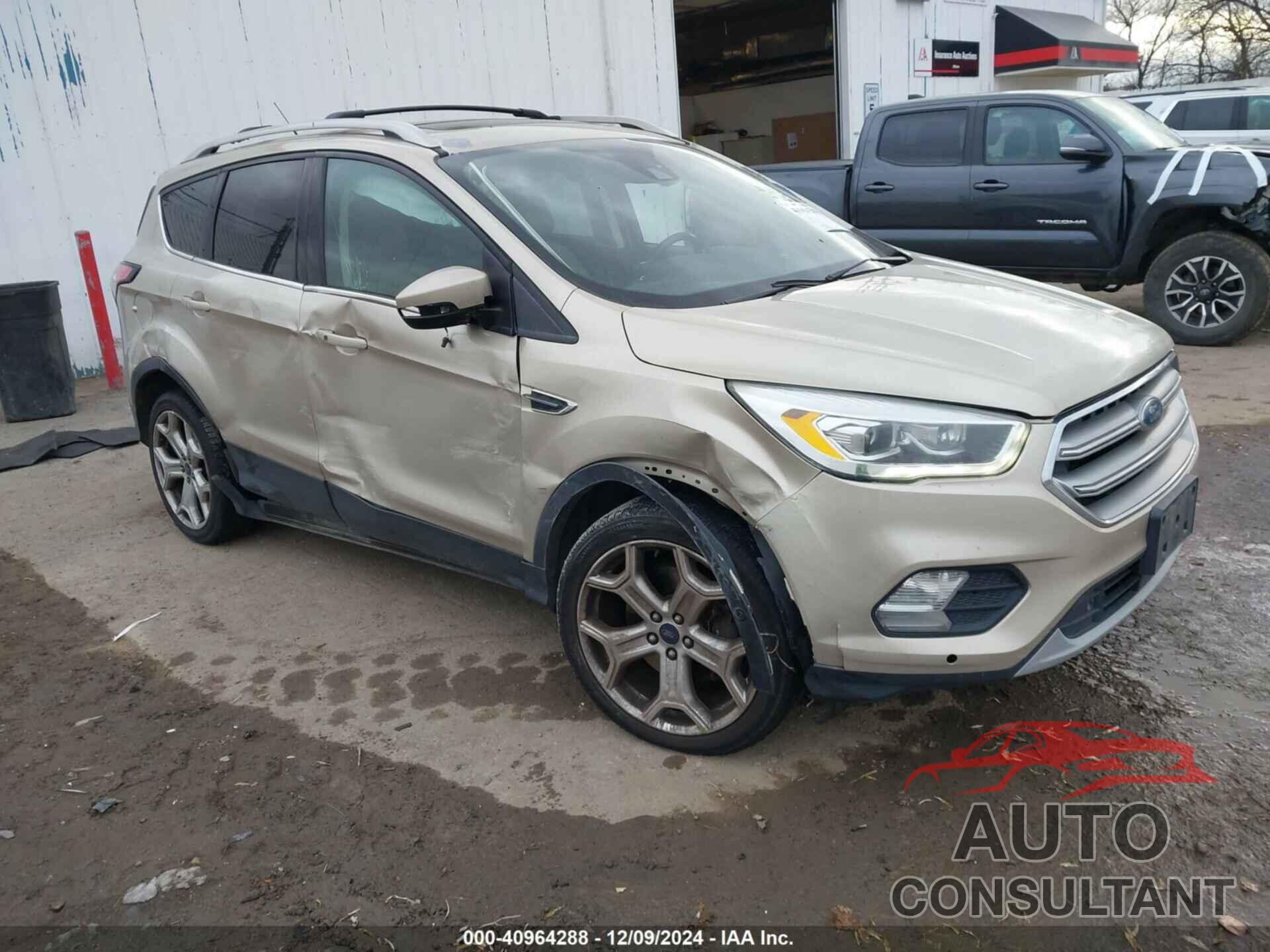 FORD ESCAPE 2017 - 1FMCU9J99HUC01494