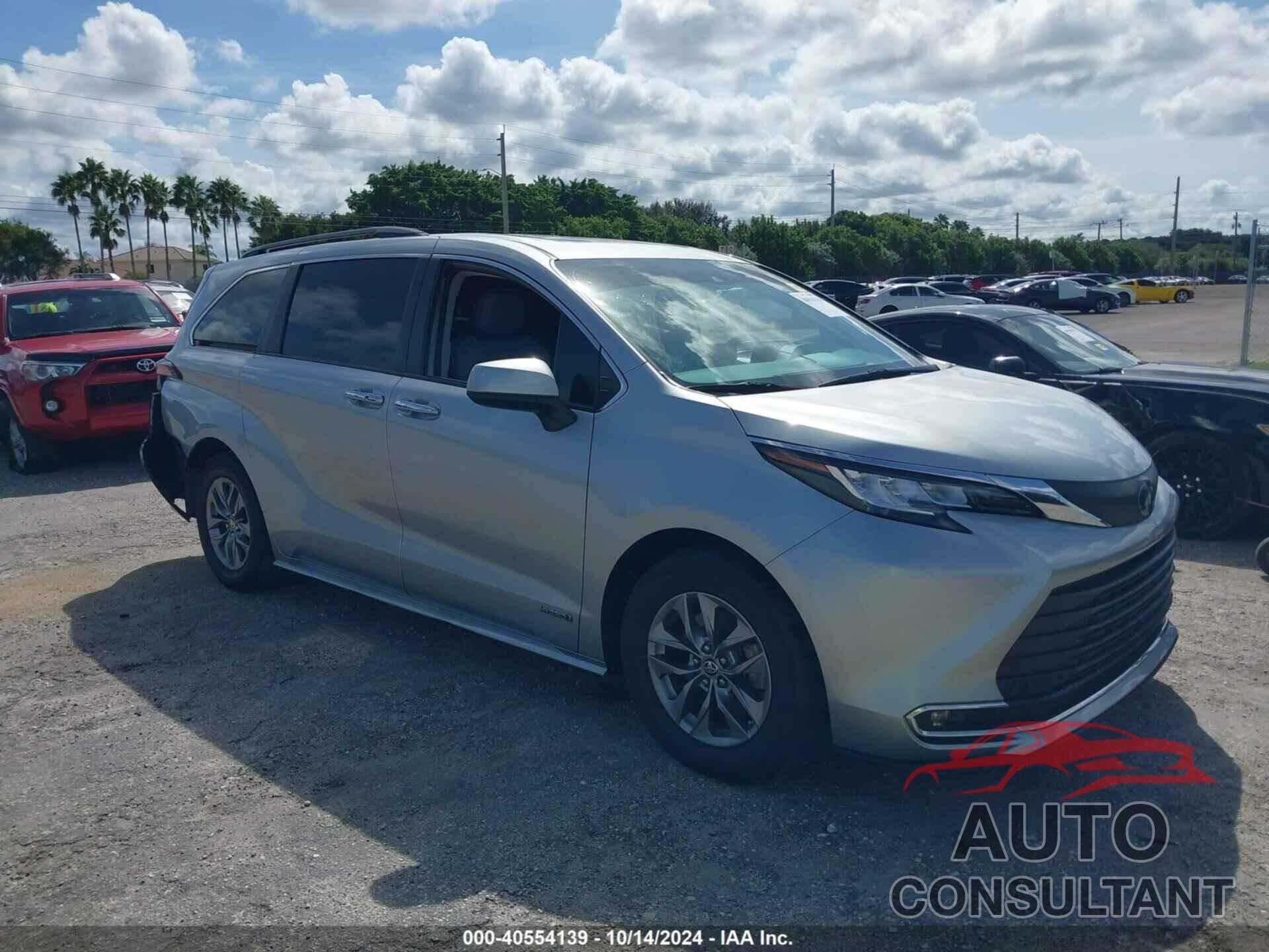 TOYOTA SIENNA 2021 - 5TDJRKEC9MS027015