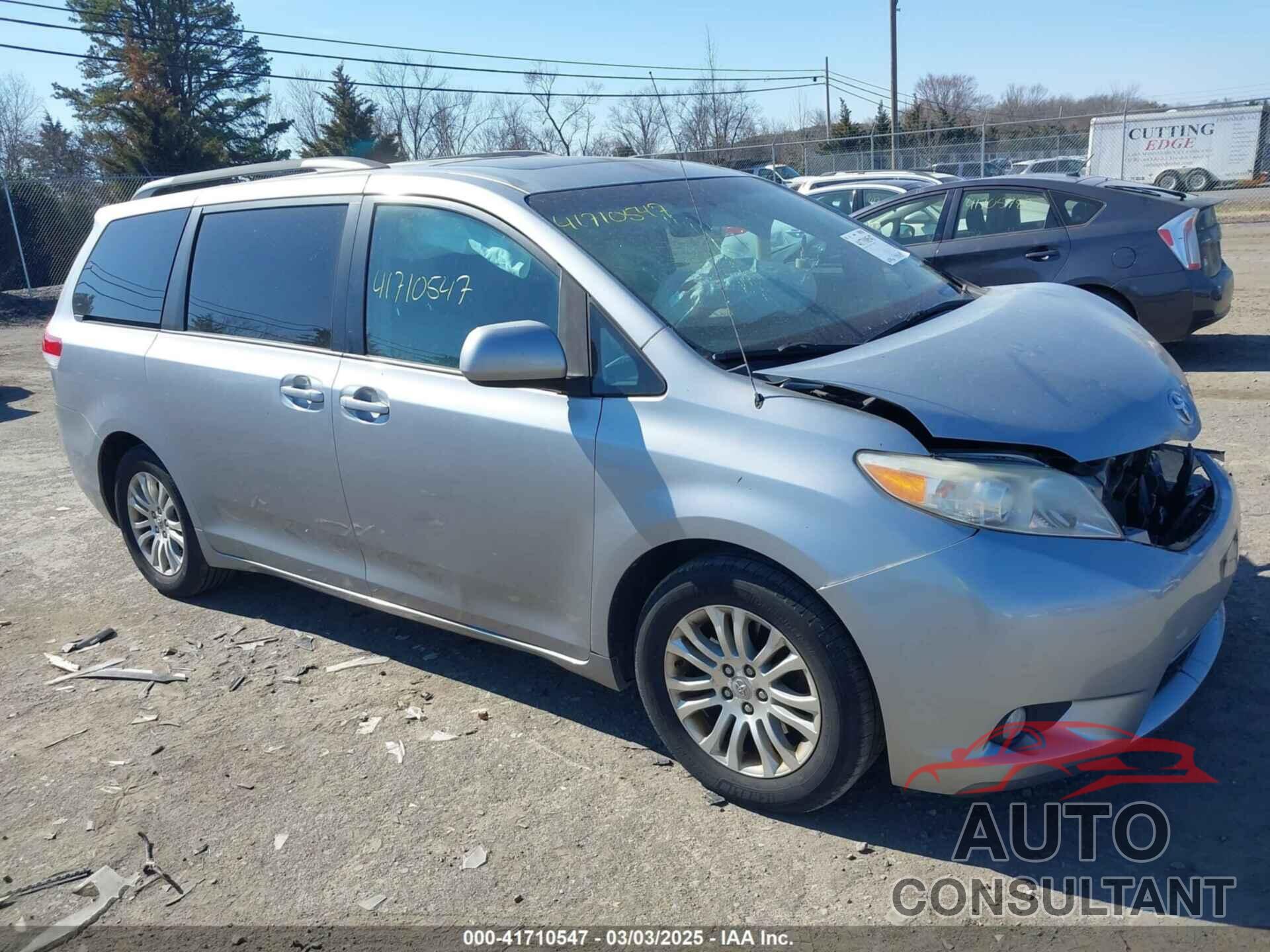 TOYOTA SIENNA 2011 - 5TDYK3DC7BS088130