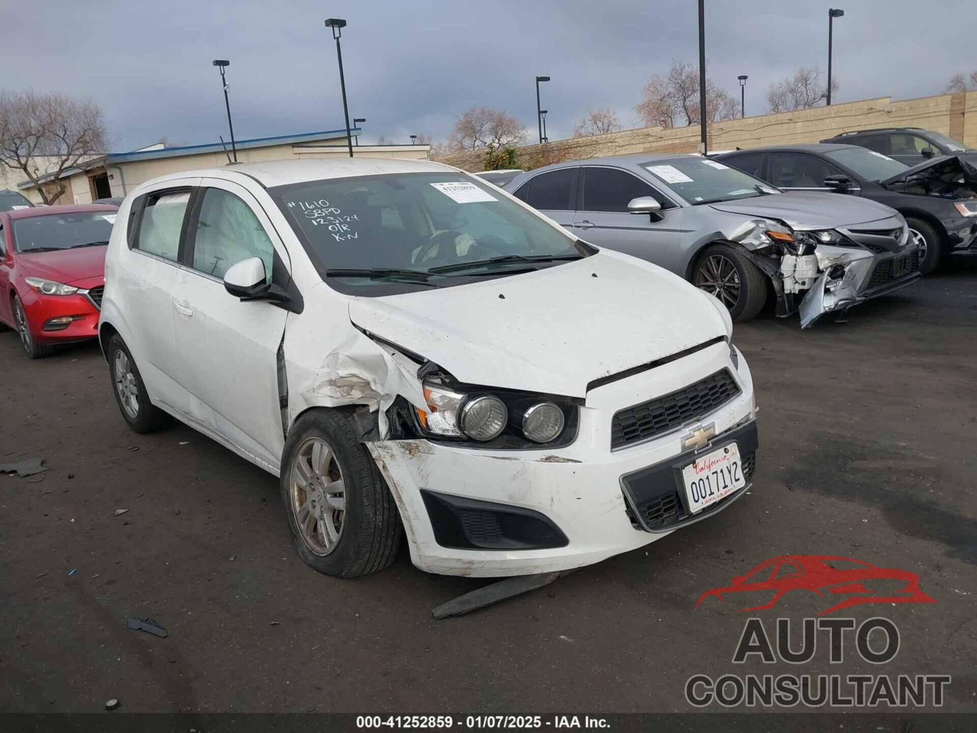 CHEVROLET SONIC 2016 - 1G1JC6SH1G4102579