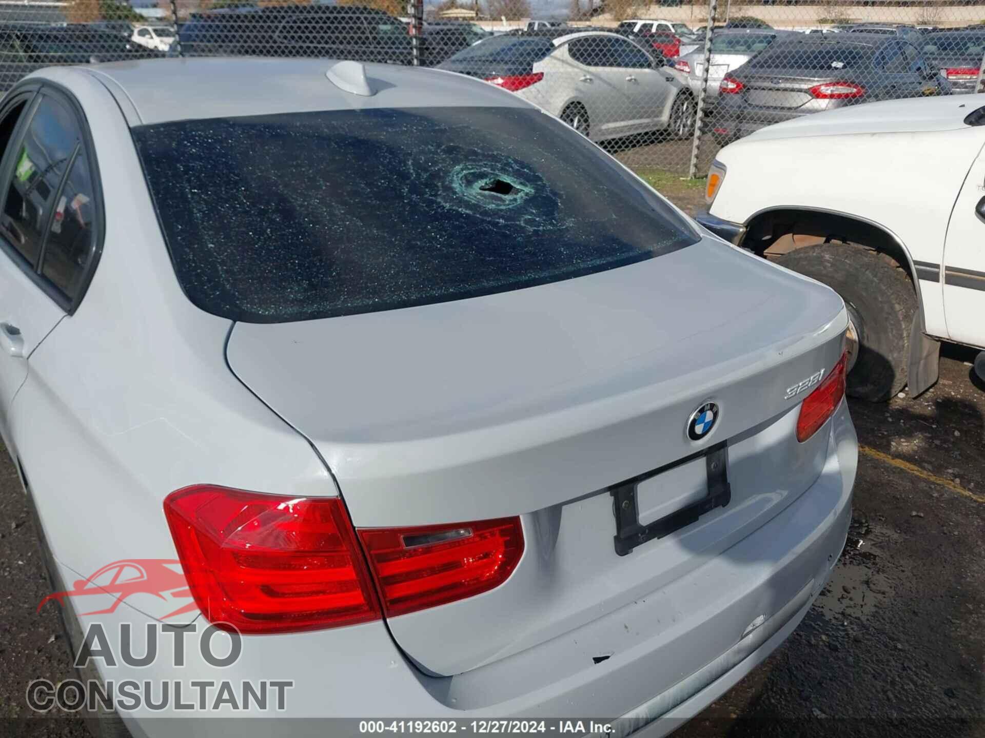 BMW 328I 2015 - WBA3C1C53FP853409