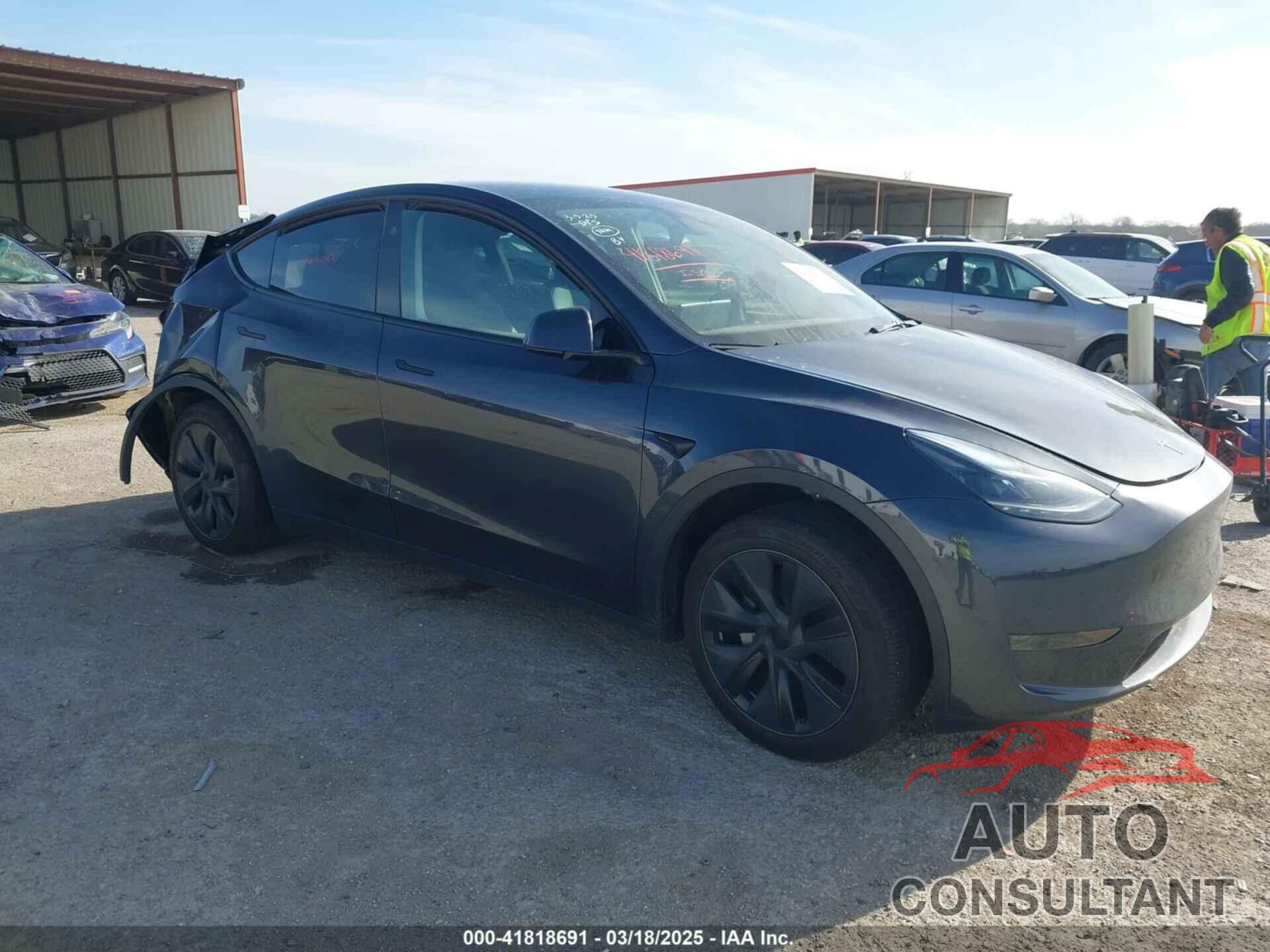 TESLA MODEL Y 2025 - 7SAYGDED7SA354104