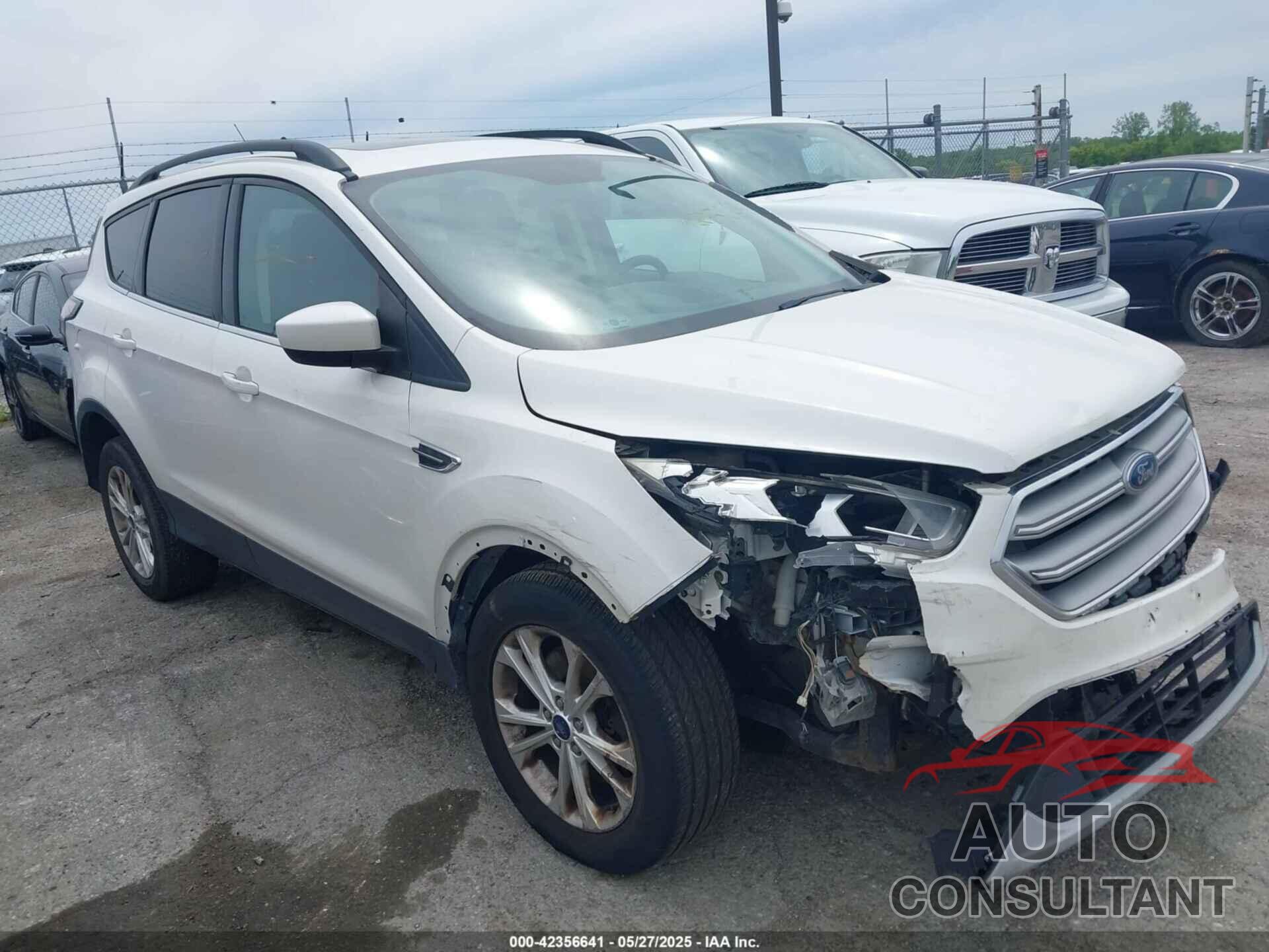 FORD ESCAPE 2017 - 1FMCU9G99HUE31303