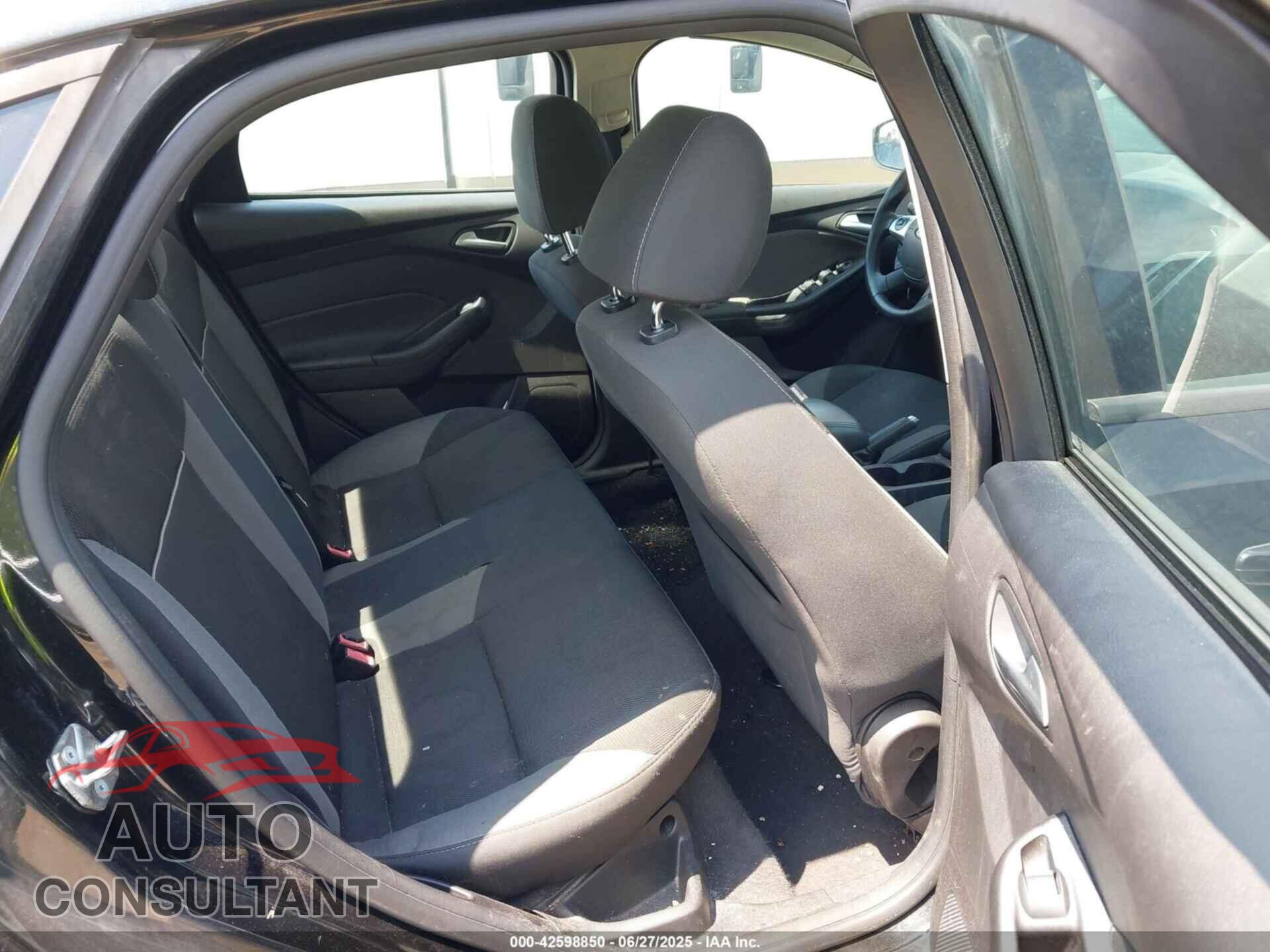 FORD FOCUS 2014 - 1FADP3F23EL427210