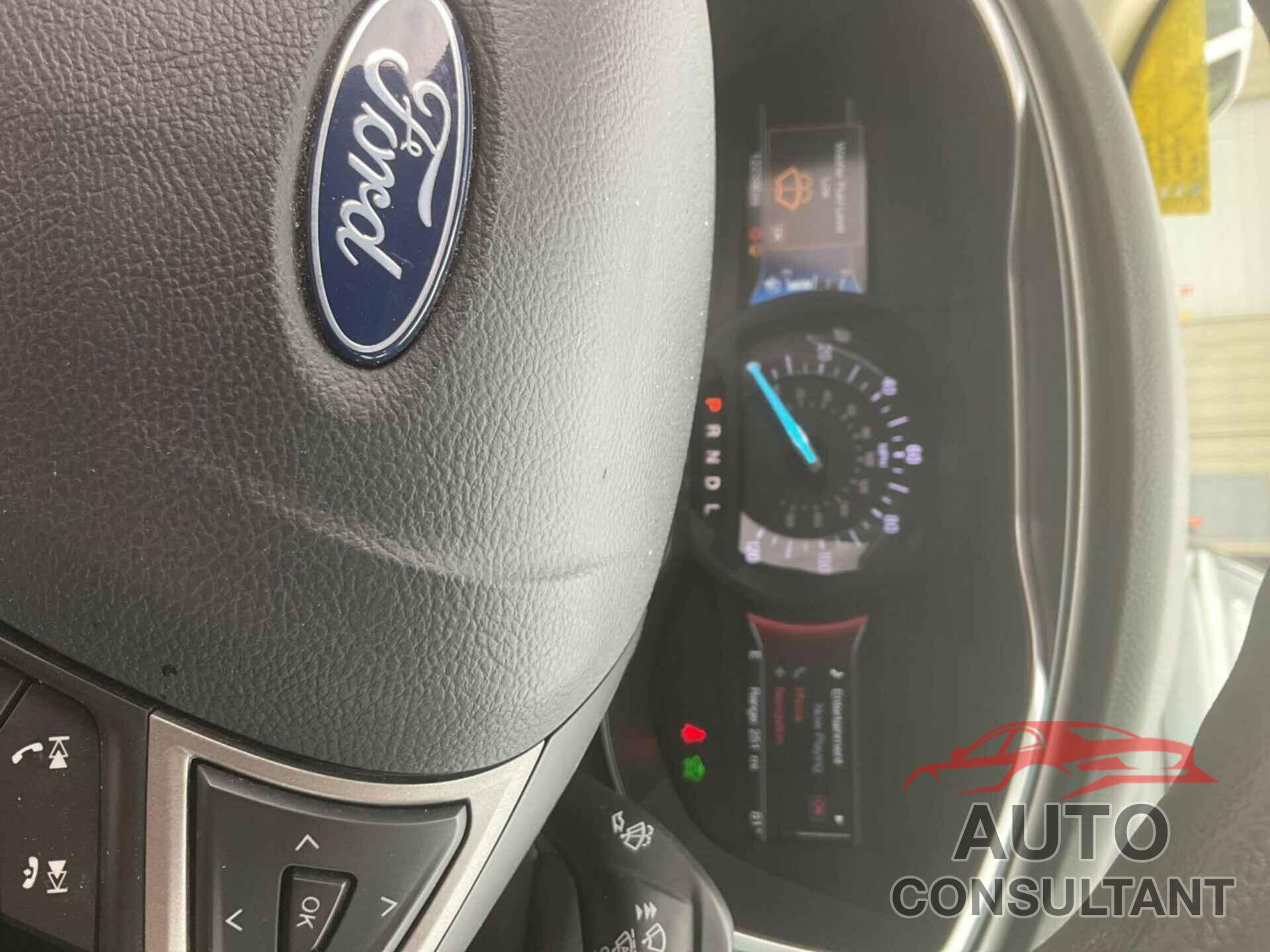 FORD FUSION HYBRID 2019 - 3FA6P0LU0KR255633