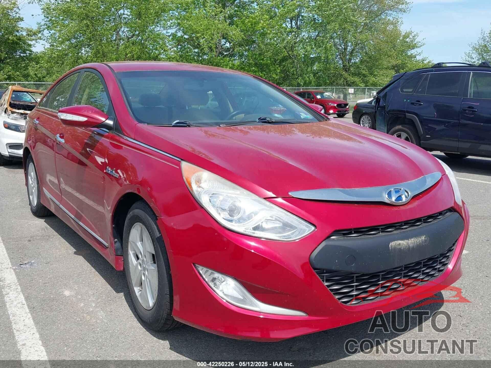 HYUNDAI SONATA HYBRID 2012 - KMHEC4A40CA039347