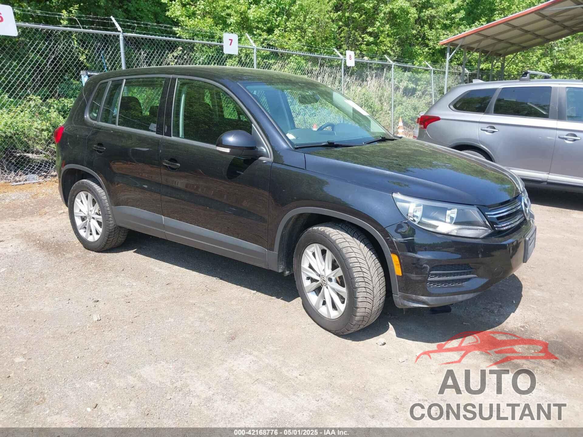 VOLKSWAGEN TIGUAN 2017 - WVGBV7AX5HK047292