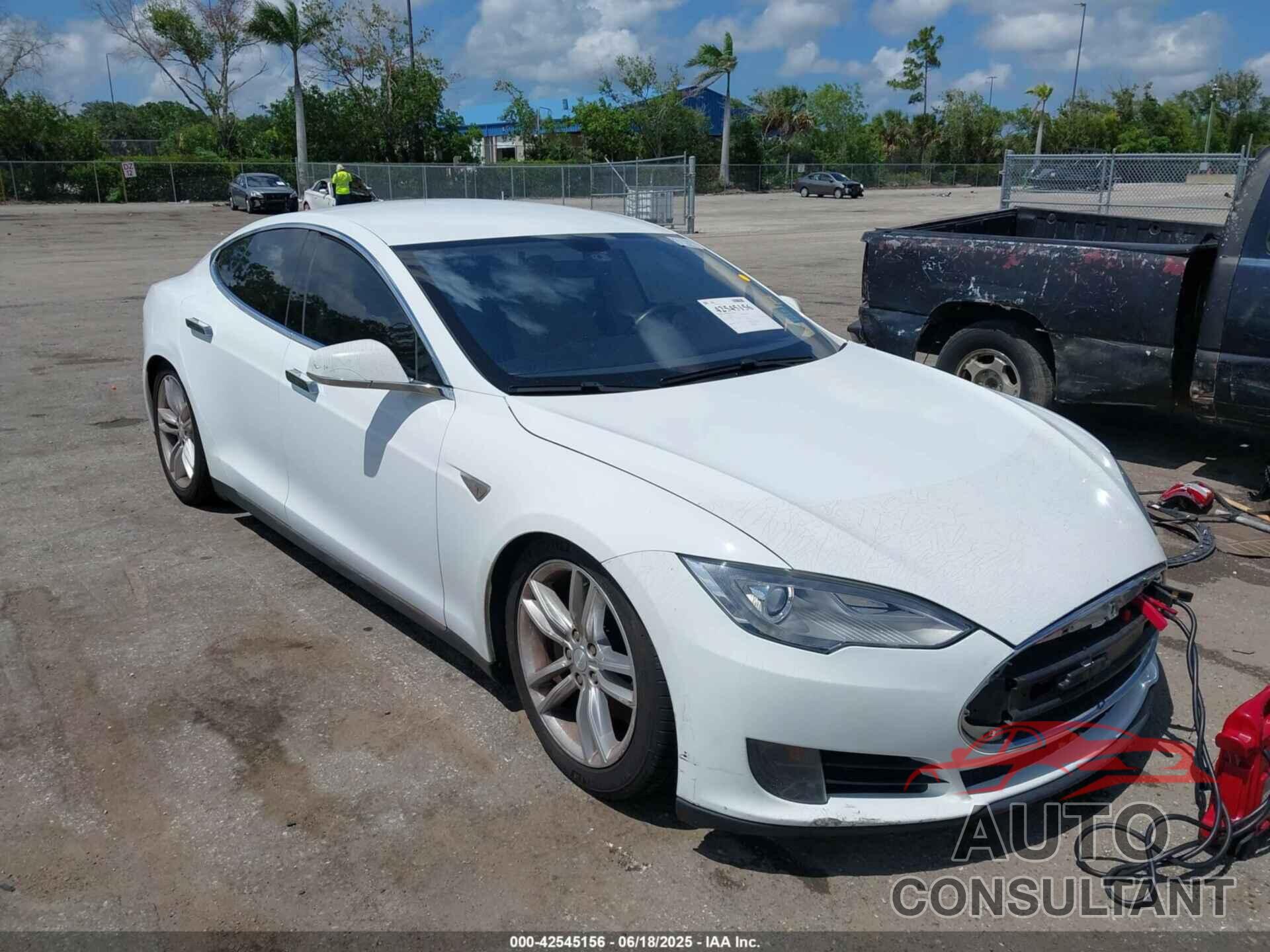 TESLA MODEL S 2013 - 5YJSA1AC8DFP10260