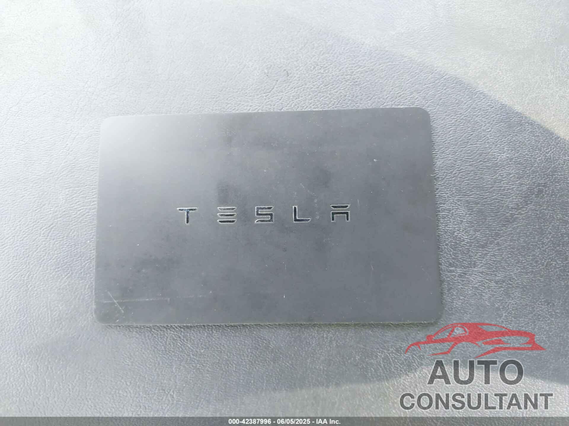 TESLA MODEL Y 2020 - 5YJYGDEEXLF028453