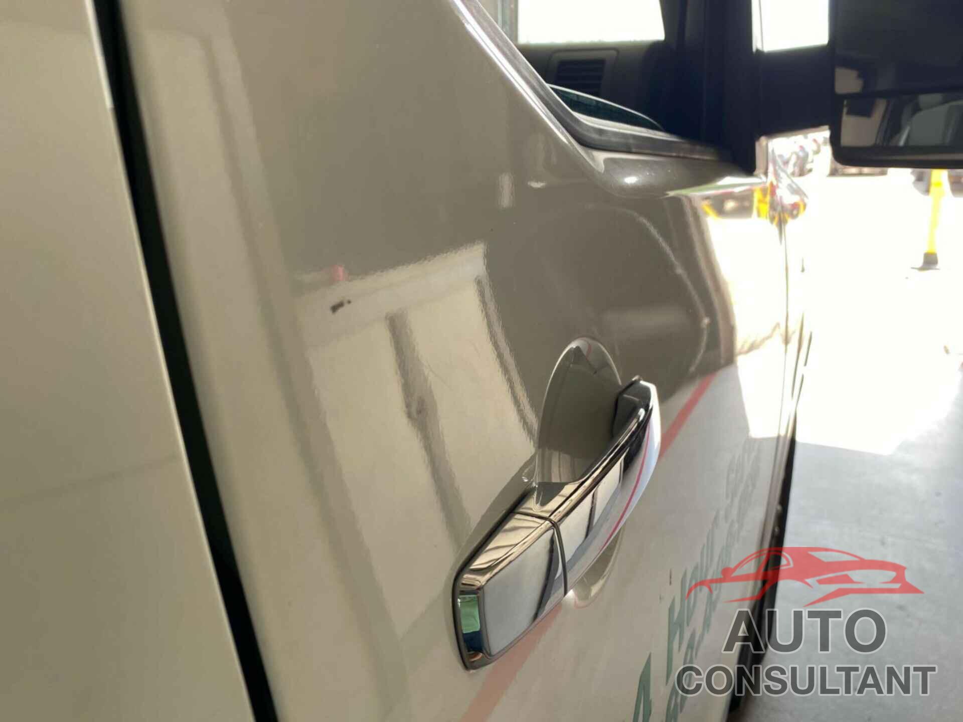 NISSAN NV CARGO NV2500 HD 2019 - 1N6BF0KY4KN804394