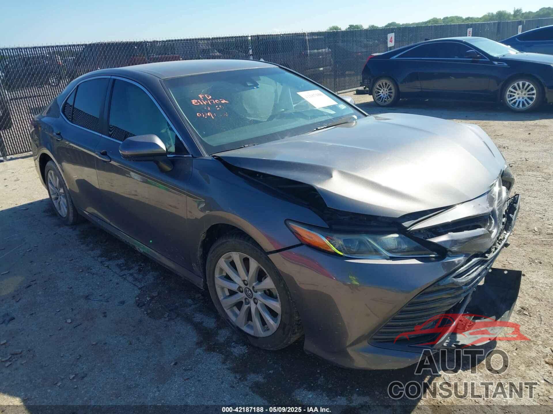 TOYOTA CAMRY 2018 - 4T1B11HK8JU089601