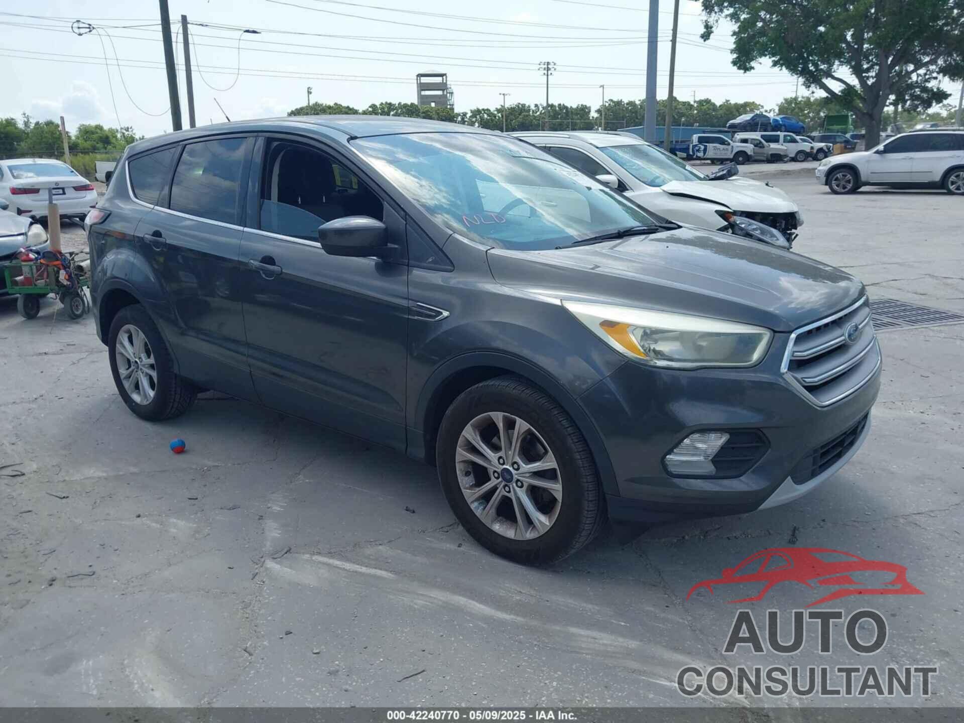 FORD ESCAPE 2017 - 1FMCU0GD6HUC12721