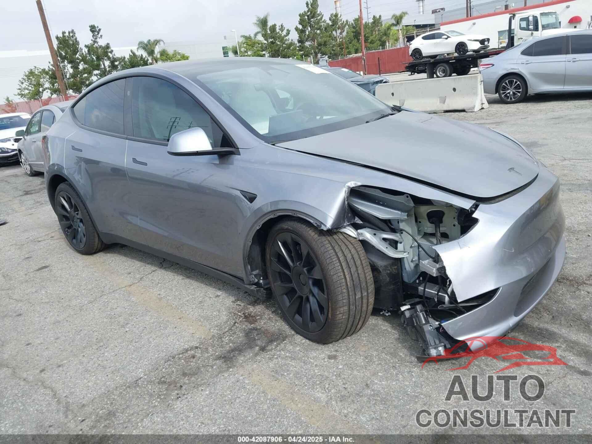 TESLA MODEL Y 2025 - 7SAYGDEE7SF247212