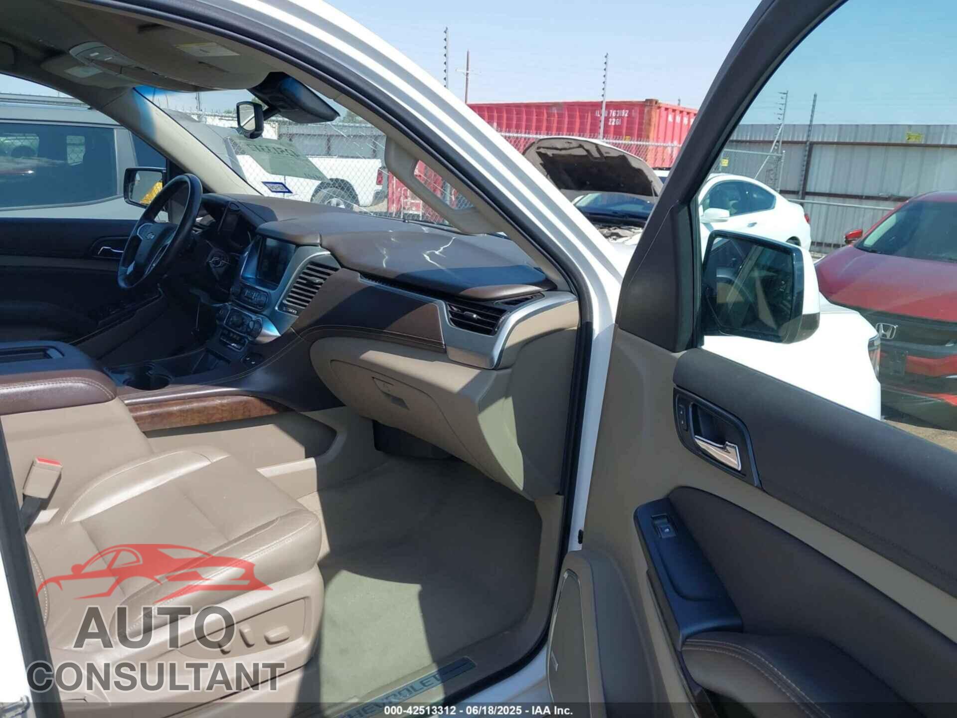 CHEVROLET SUBURBAN 2019 - 1GNSCHKC3KR347317