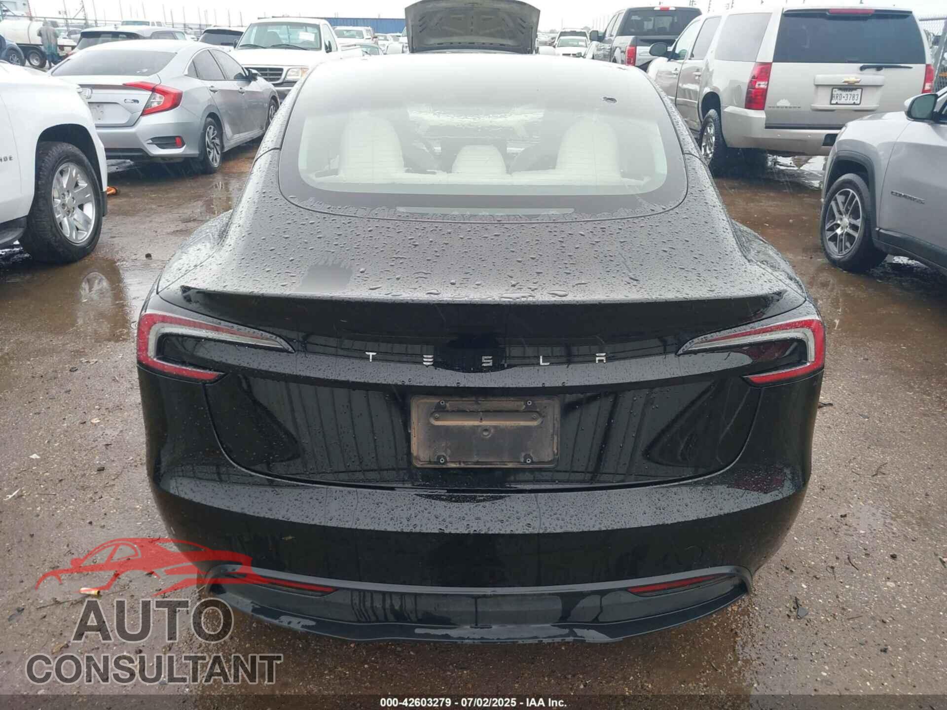 TESLA MODEL 3 2024 - 5YJ3E1EA8RF836563