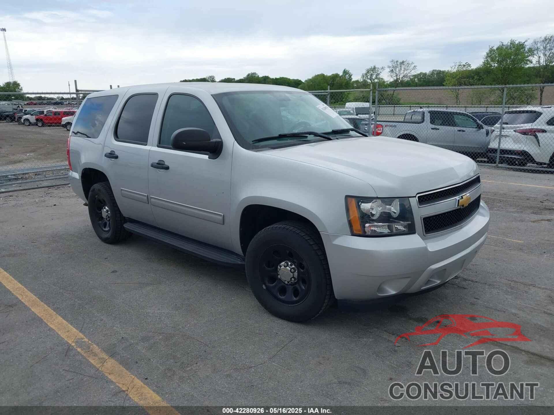 CHEVROLET TAHOE 2013 - 1GNLC2E04DR264890