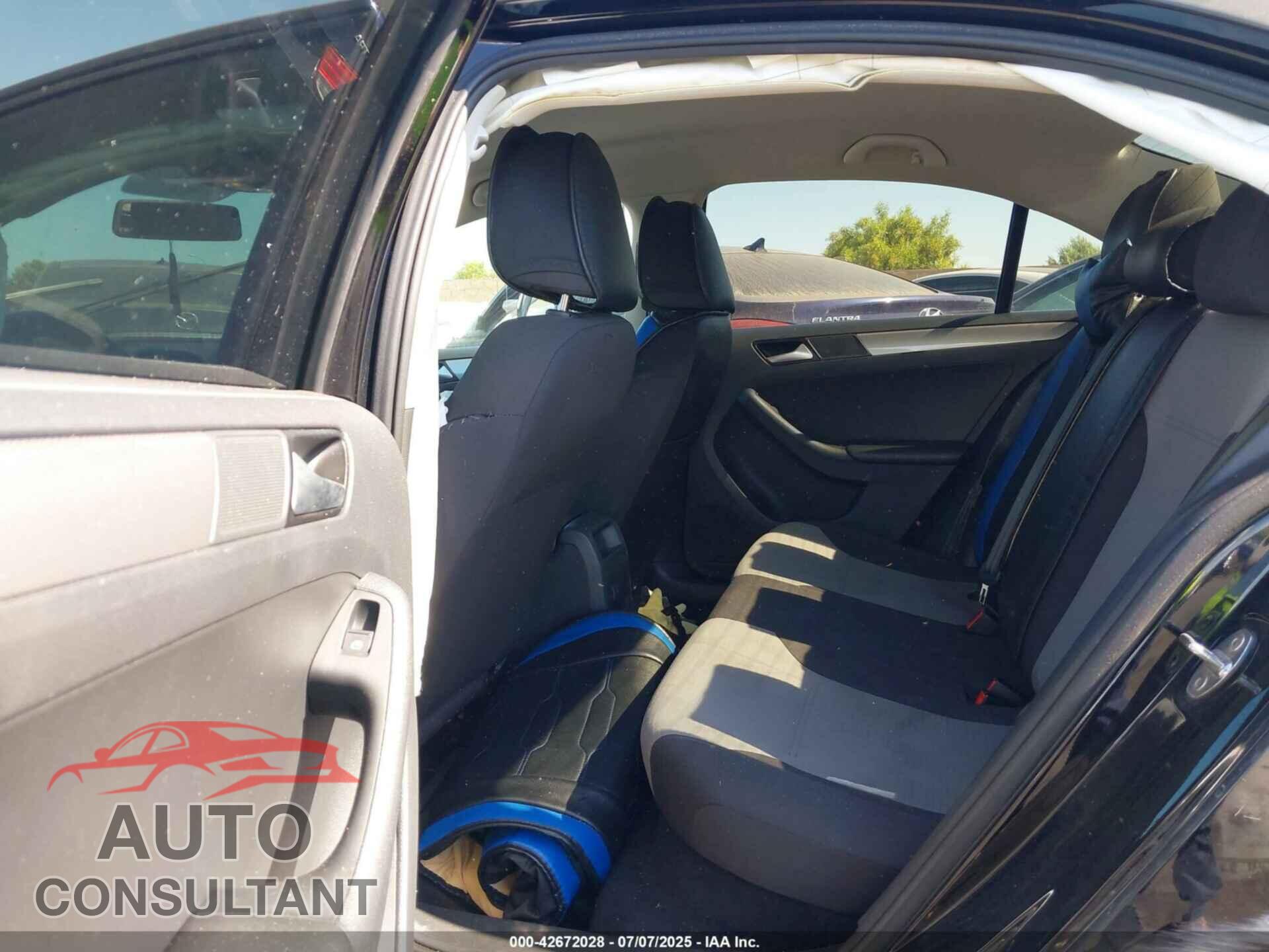 VOLKSWAGEN JETTA 2017 - 3VW2B7AJ2HM399437
