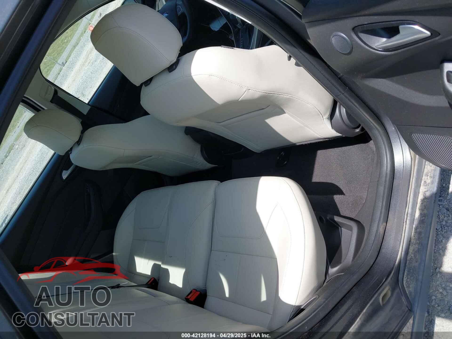 FORD FOCUS 2018 - 1FADP3J22JL314642