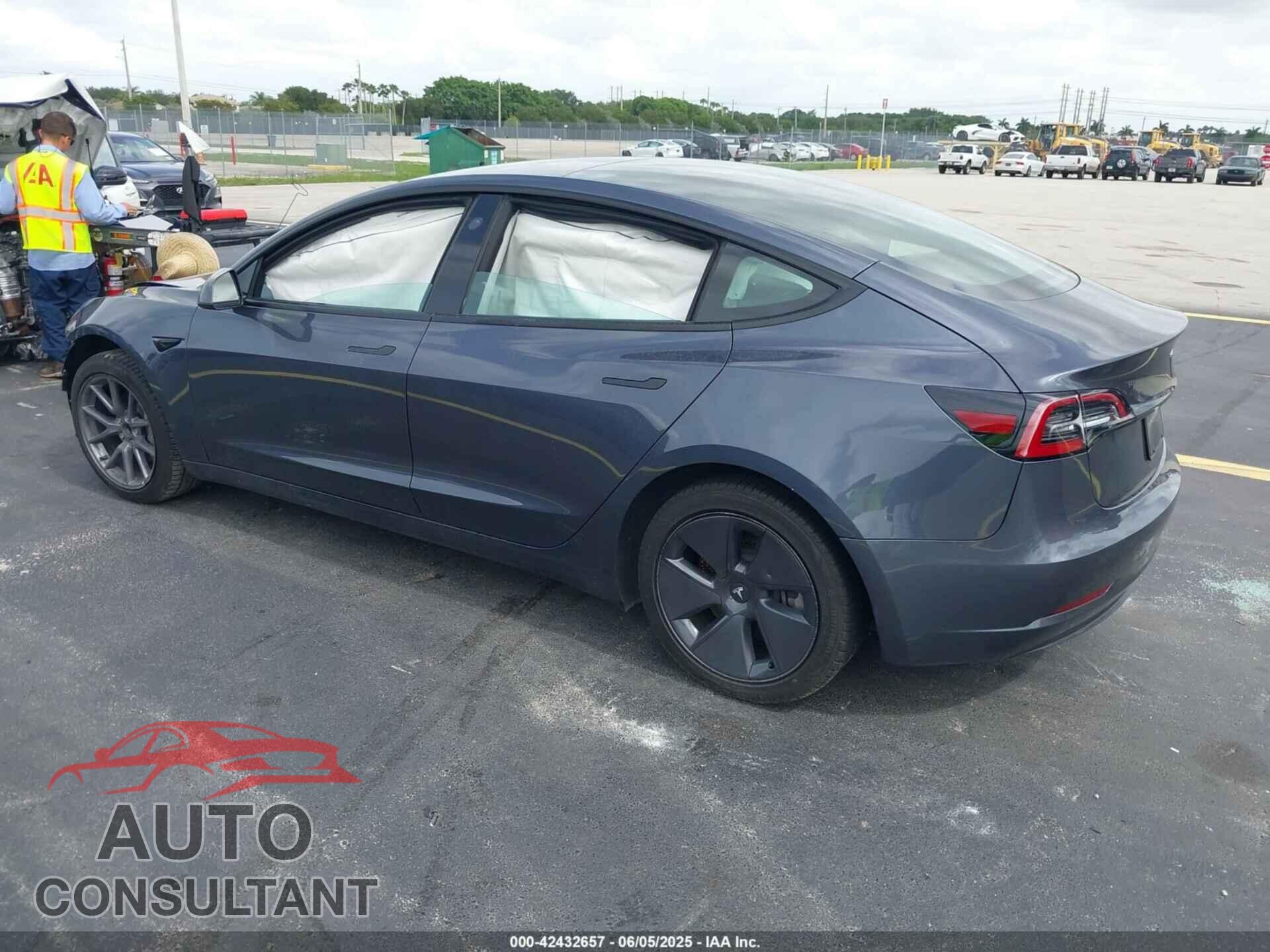 TESLA MODEL 3 2023 - 5YJ3E1EA5PF403912