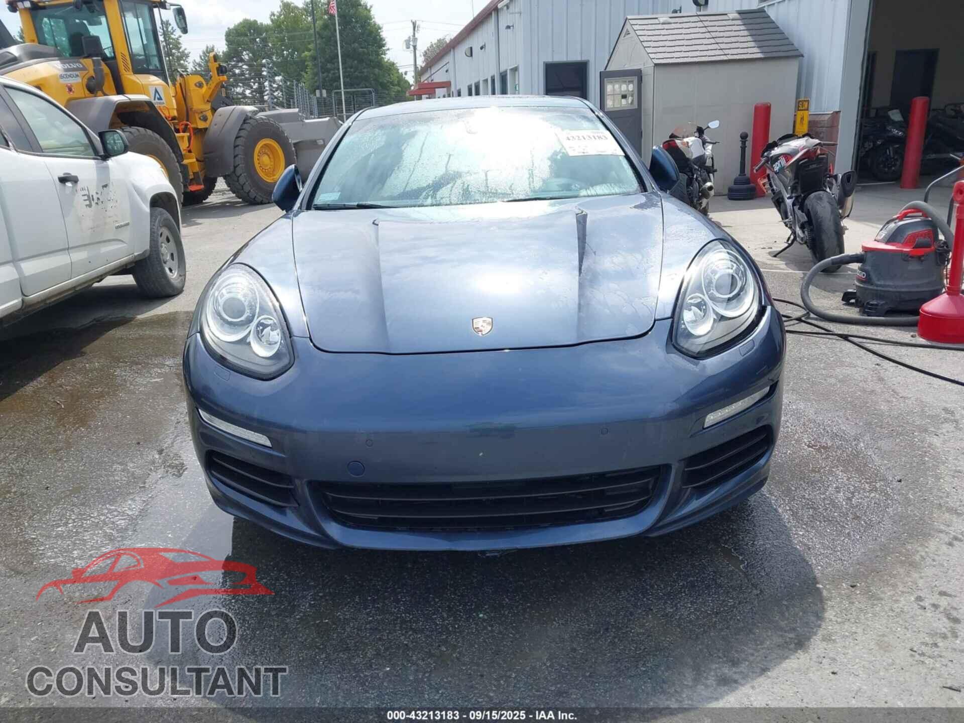 PORSCHE PANAMERA 2015 - WP0AA2A73FL002597