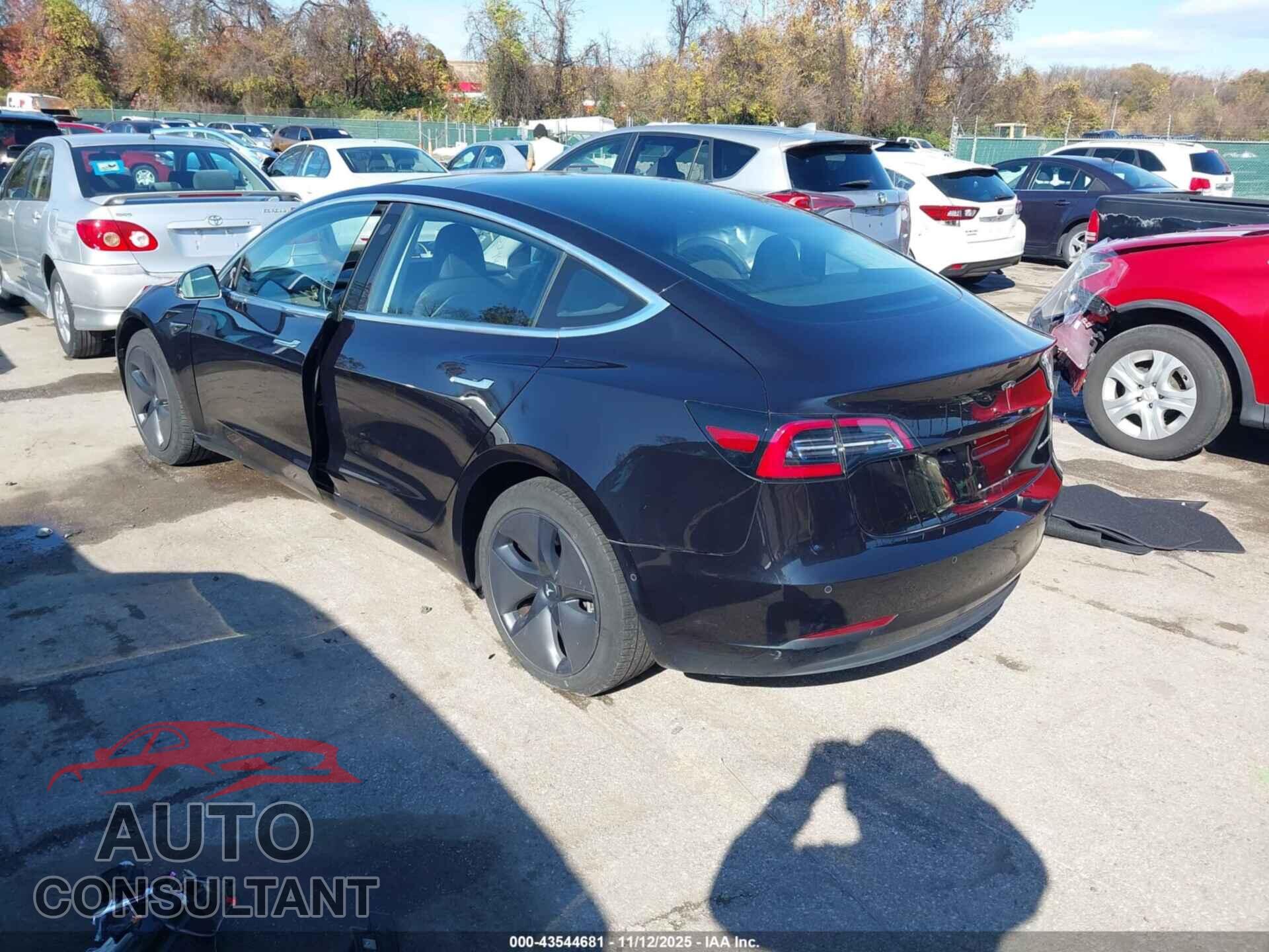 TESLA MODEL 3 2018 - 5YJ3E1EB8JF070525