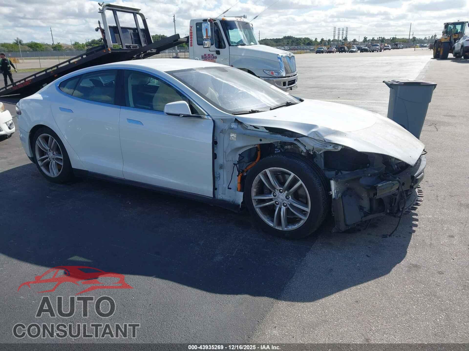 TESLA MODEL S 2013 - 5YJSA1CN0DFP03382