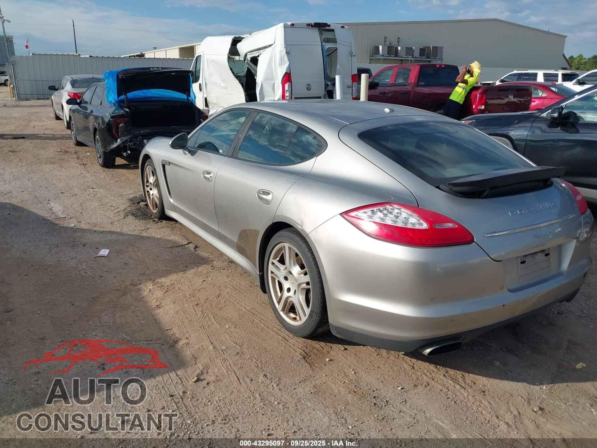 PORSCHE PANAMERA 2011 - WP0AA2A73BL011438