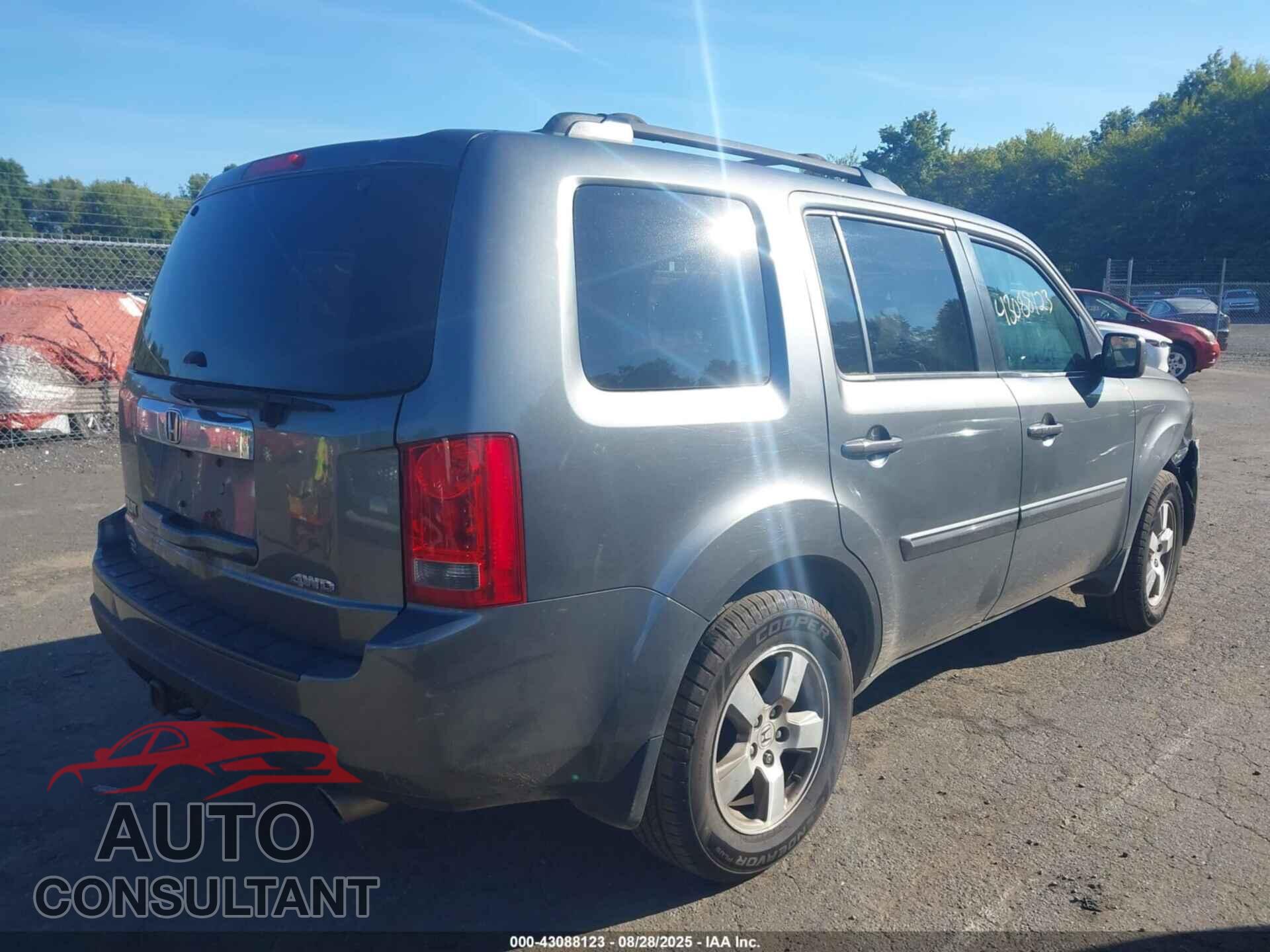 HONDA PILOT 2011 - 5FNYF4H59BB016615