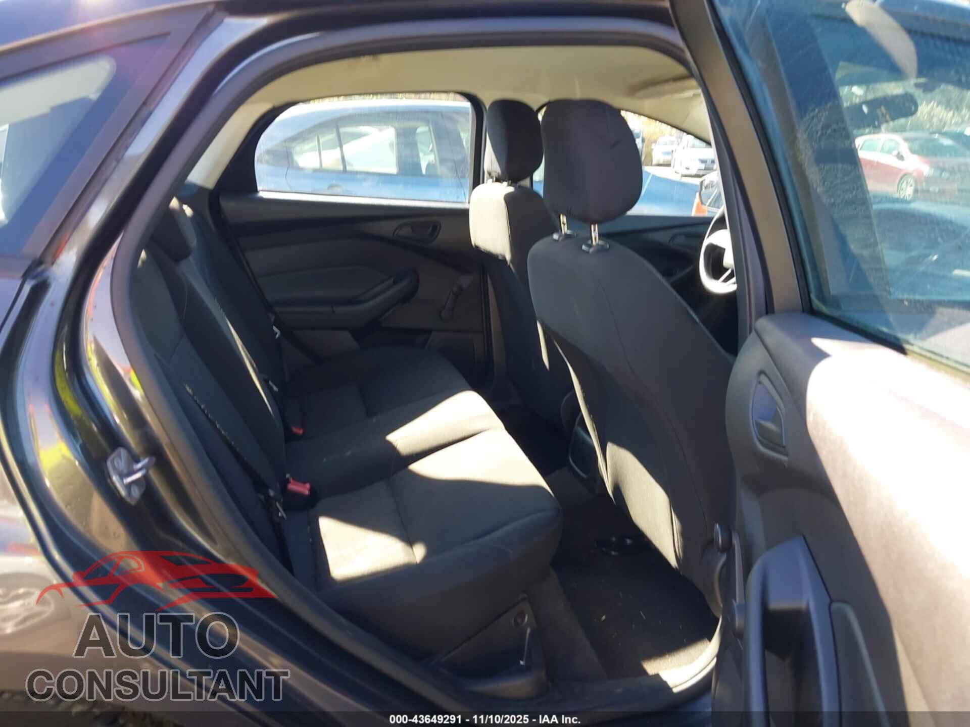 FORD FOCUS 2015 - 1FADP3E28FL346027