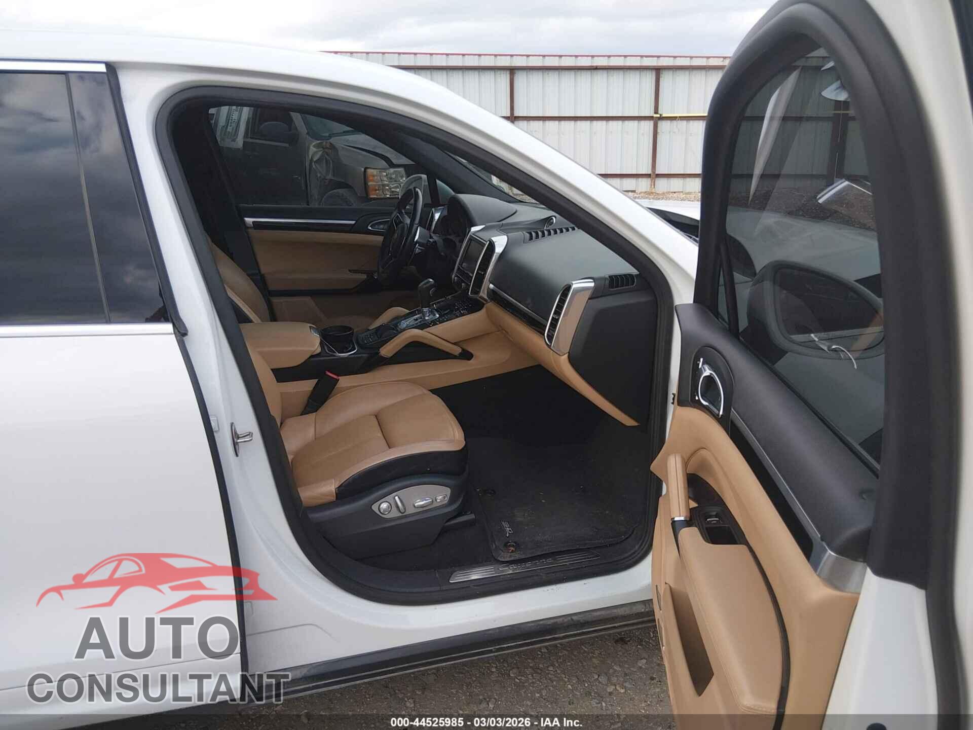 PORSCHE CAYENNE 2016 - WP1AA2A25GLA05215