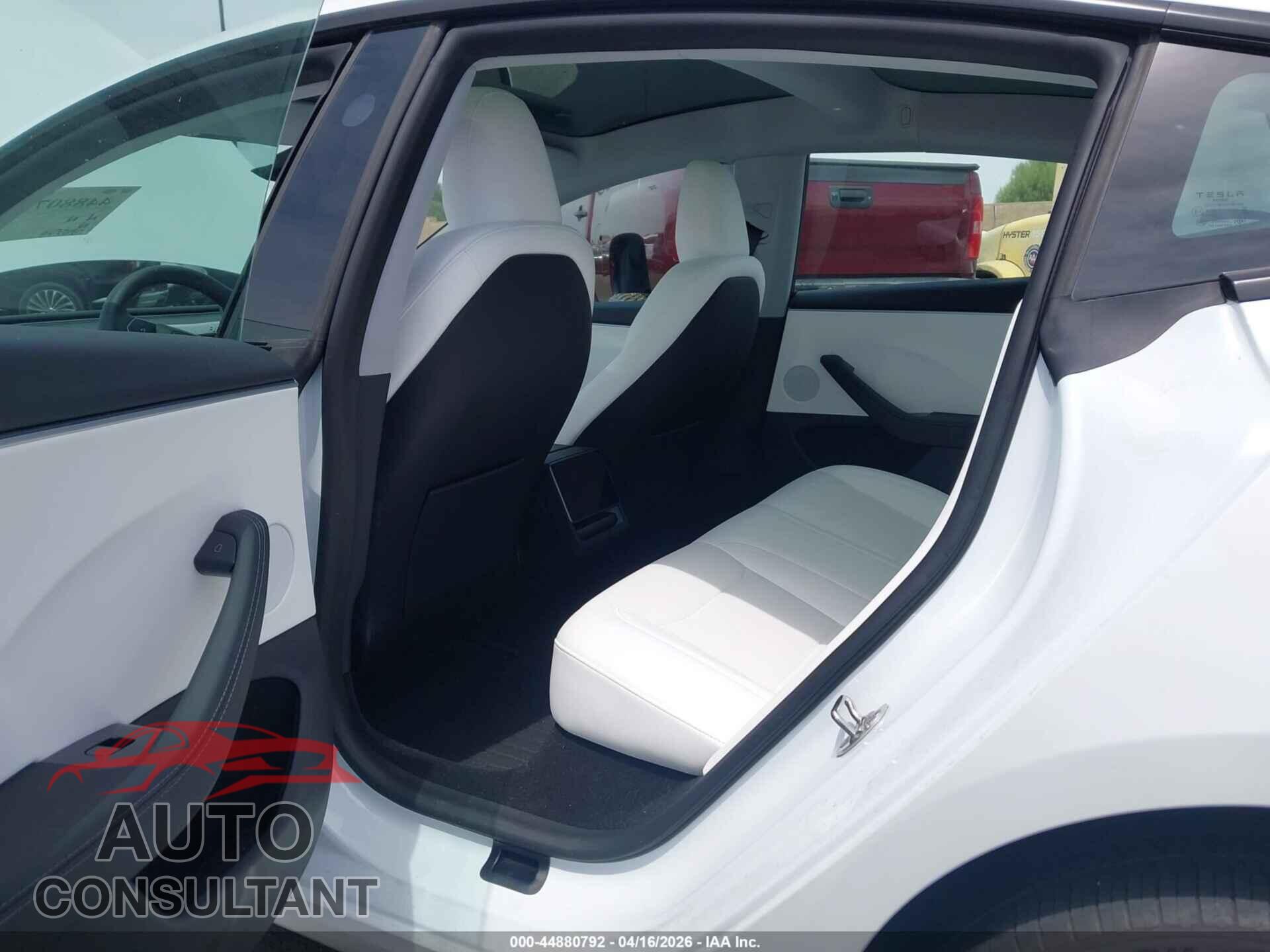 TESLA MODEL 3 2024 - 5YJ3E1EA0RF812239