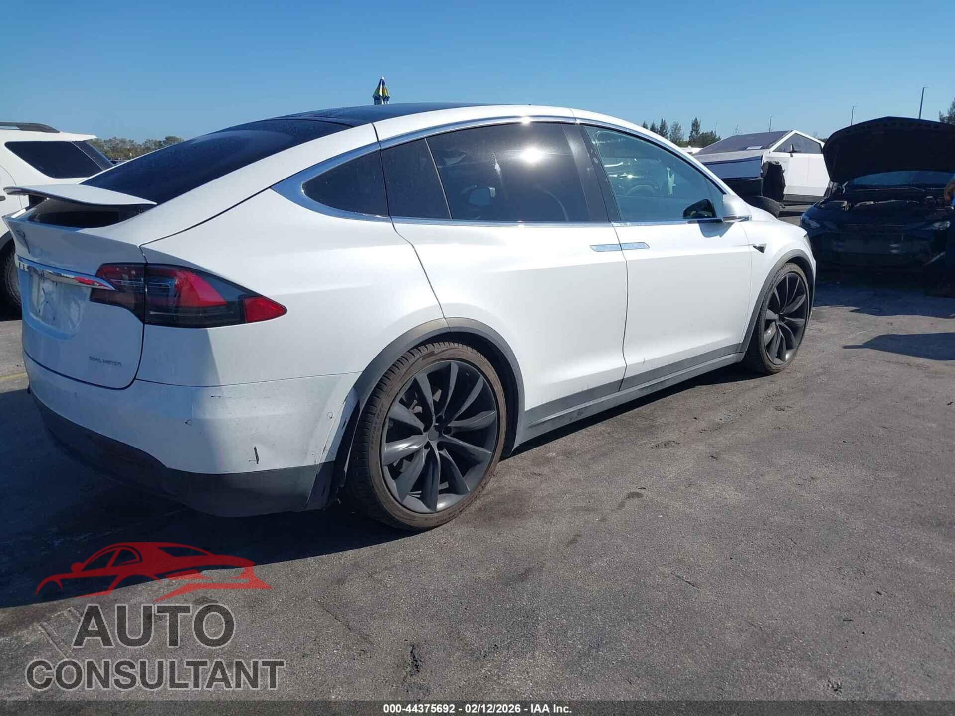 TESLA MODEL X 2020 - 5YJXCAE20LF243934