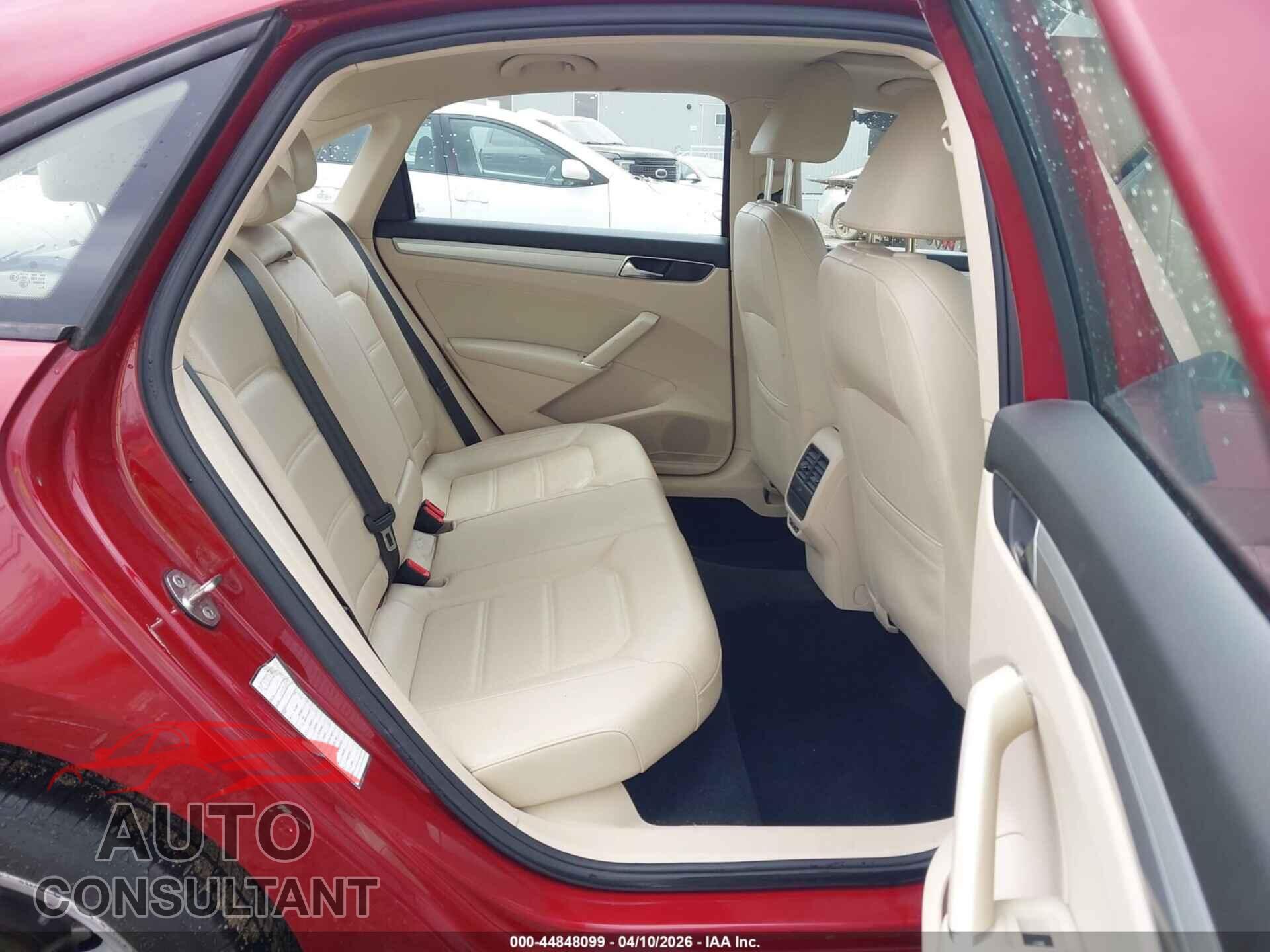 VOLKSWAGEN PASSAT 2019 - 1VWLA7A33KC007762