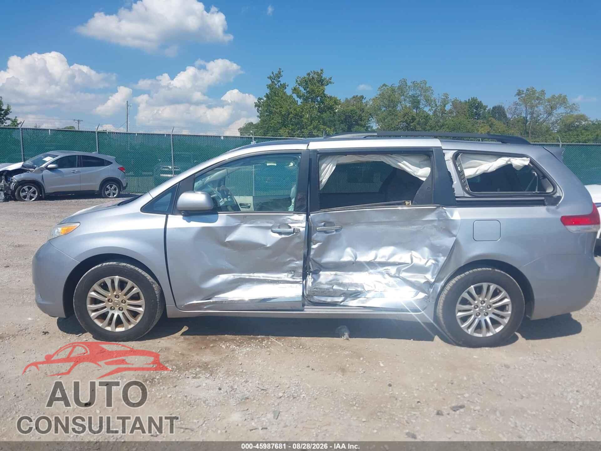 TOYOTA SIENNA 2013 - 5TDYK3DC8DS290803