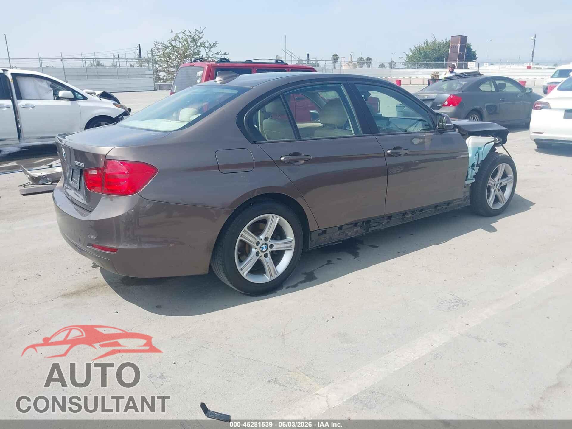 BMW 328I 2013 - WBA3B3C56DF540498