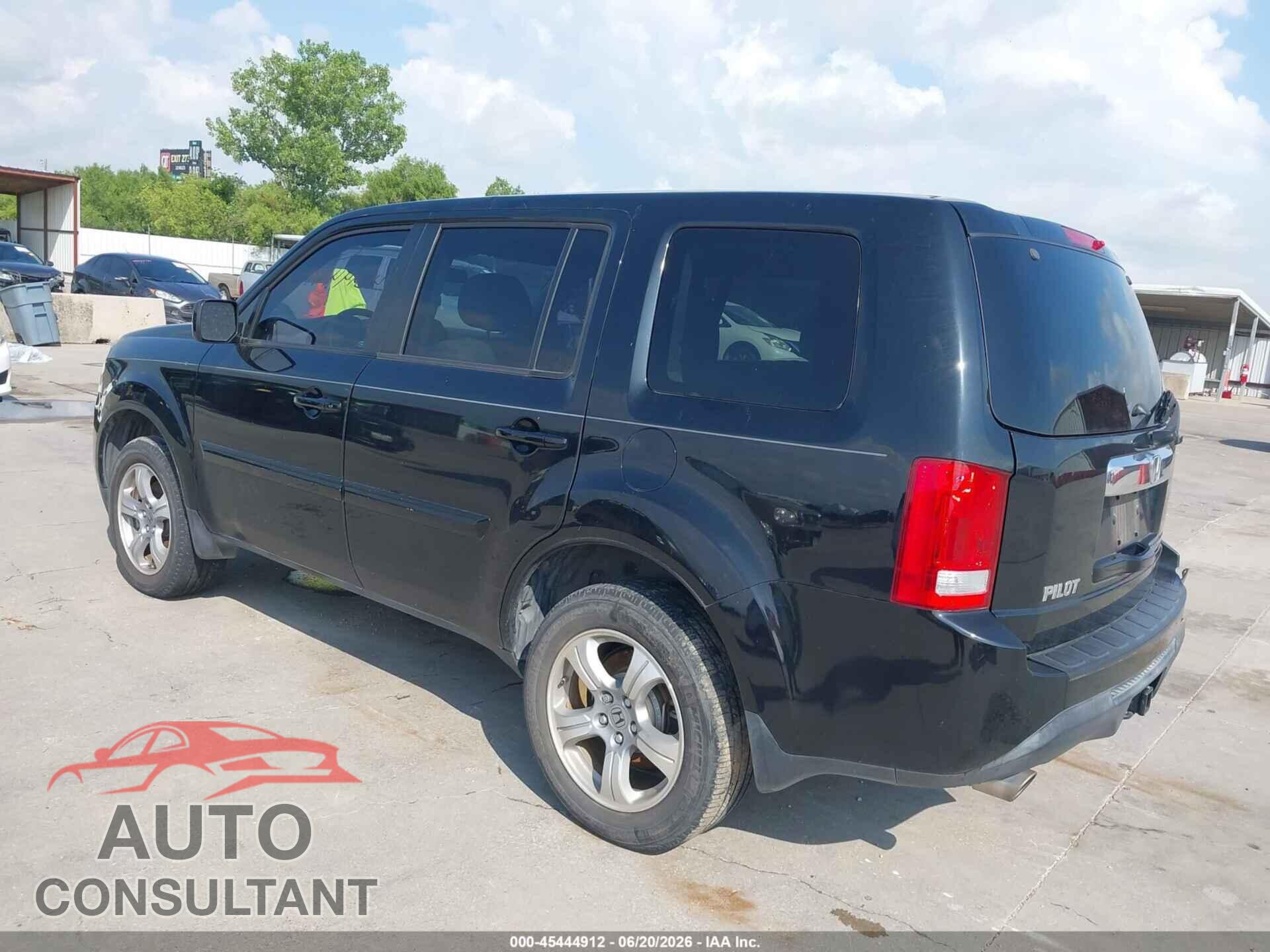 HONDA PILOT 2015 - 5FNYF3H49FB031977