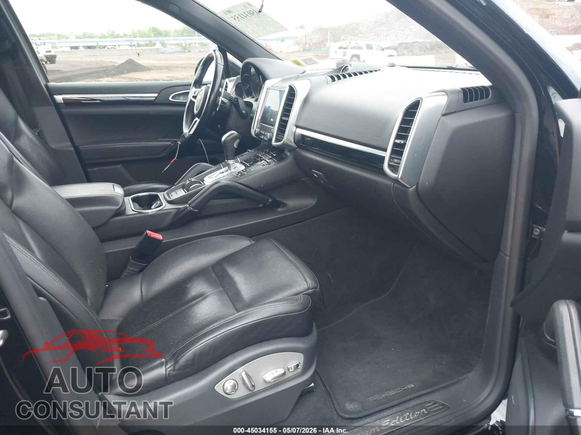 PORSCHE CAYENNE 2017 - WP1AA2A24HKA88157