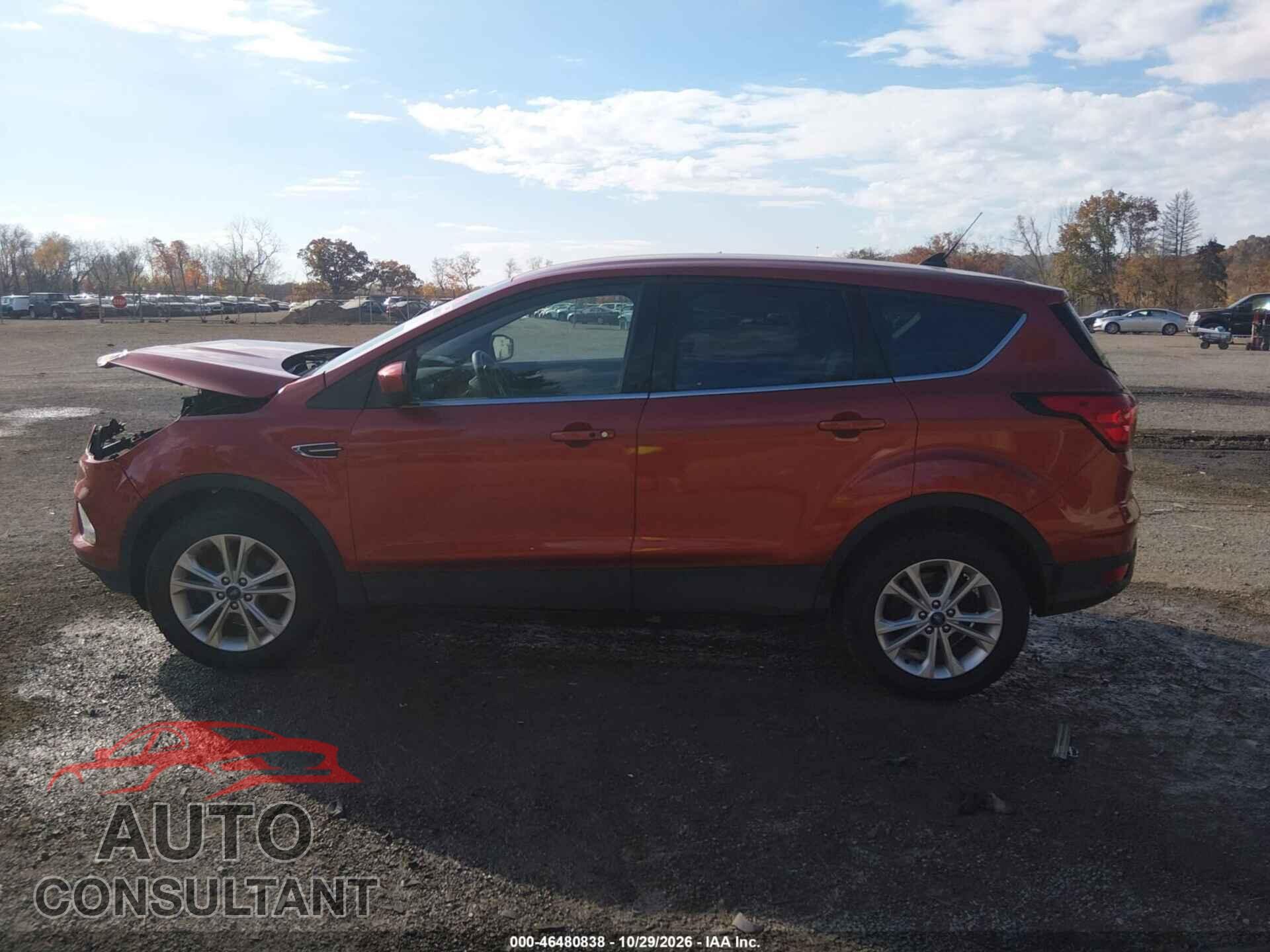 FORD ESCAPE 2019 - 1FMCU0GD6KUB88296