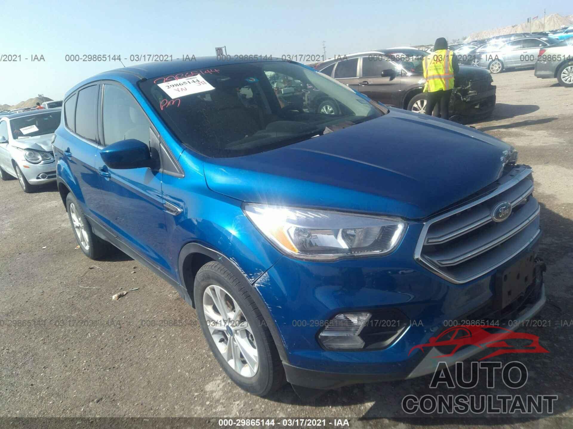 FORD ESCAPE 2017 - 1FMCU0G90HUE15597