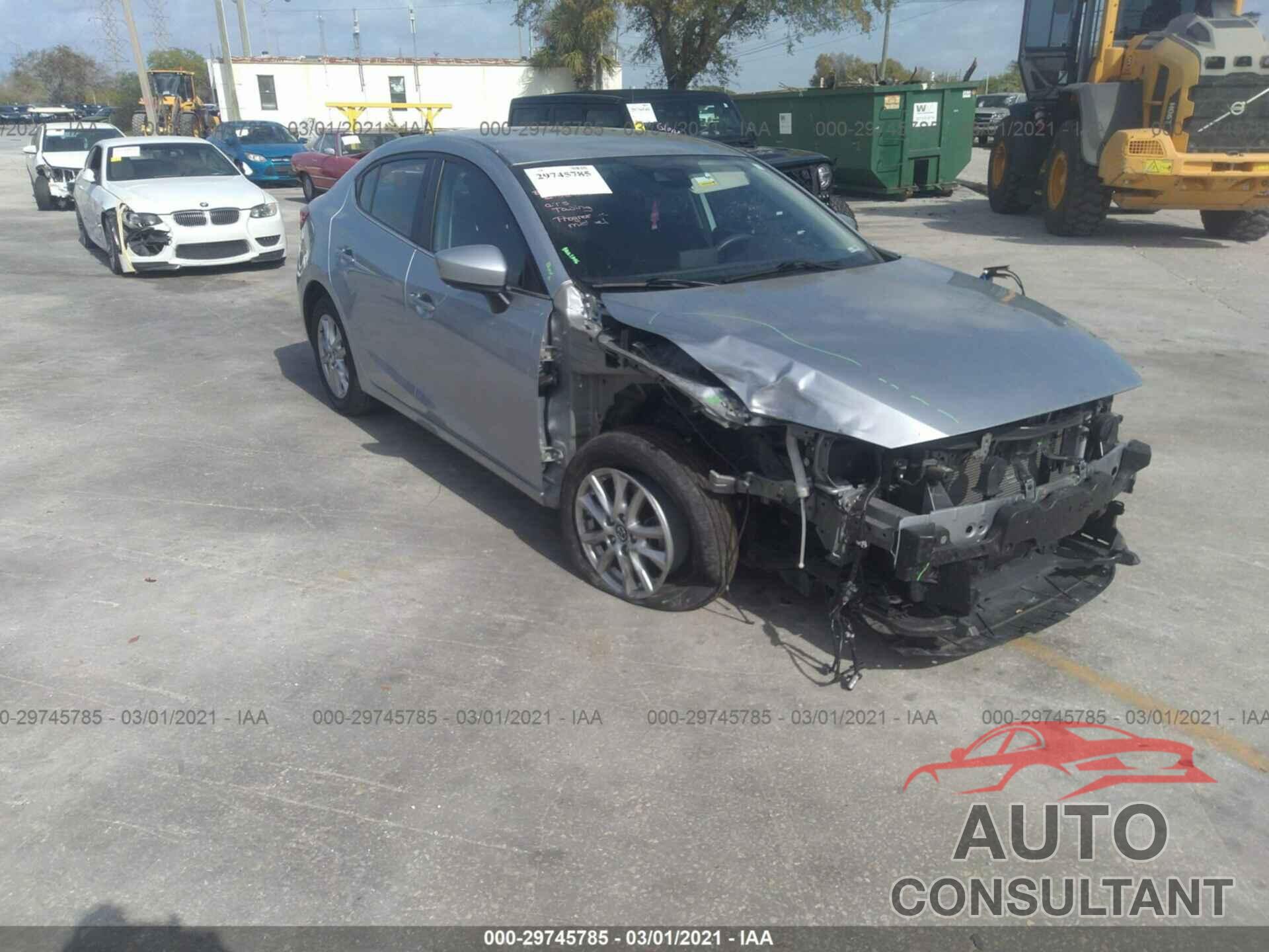 MAZDA MAZDA3 4-DOOR 2018 - 3MZBN1U77JM244019