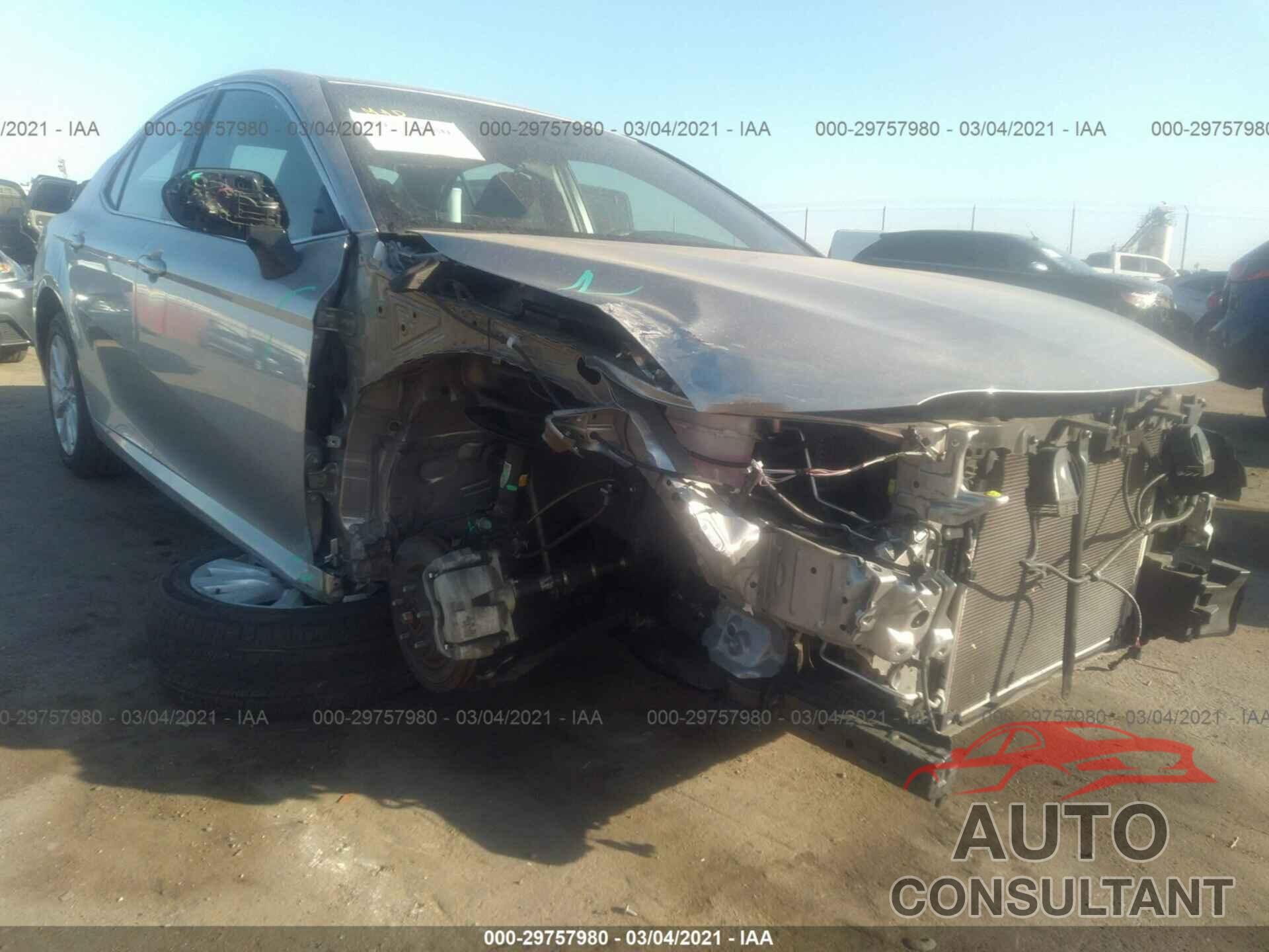 TOYOTA CAMRY 2018 - 4T1B11HK2JU068520