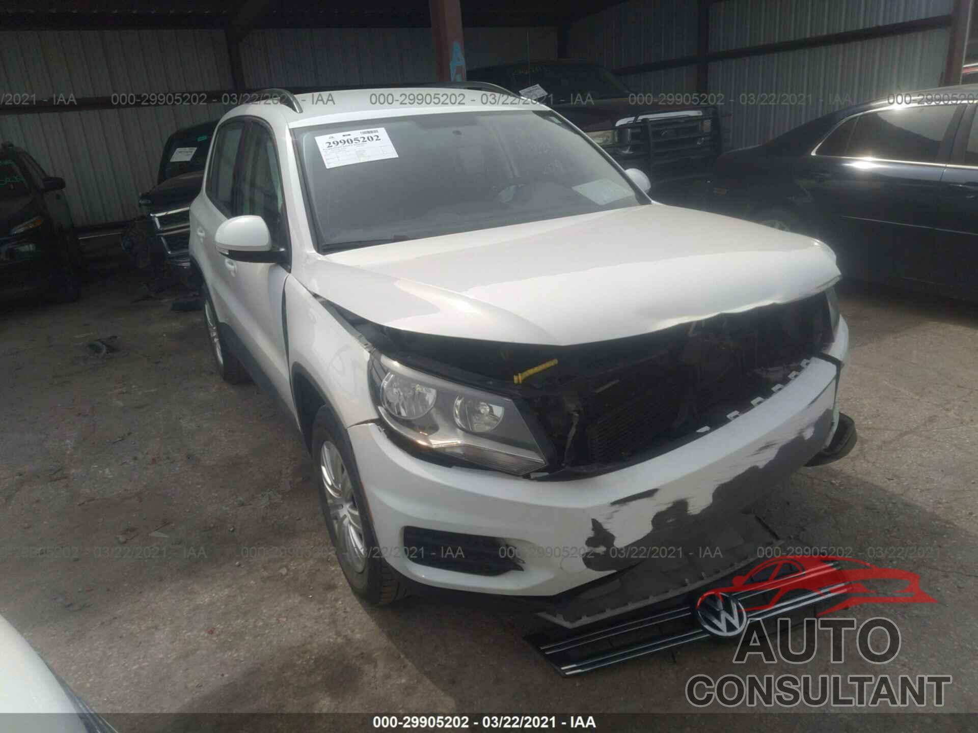 VOLKSWAGEN TIGUAN 2017 - WVGBV7AX6HK043428