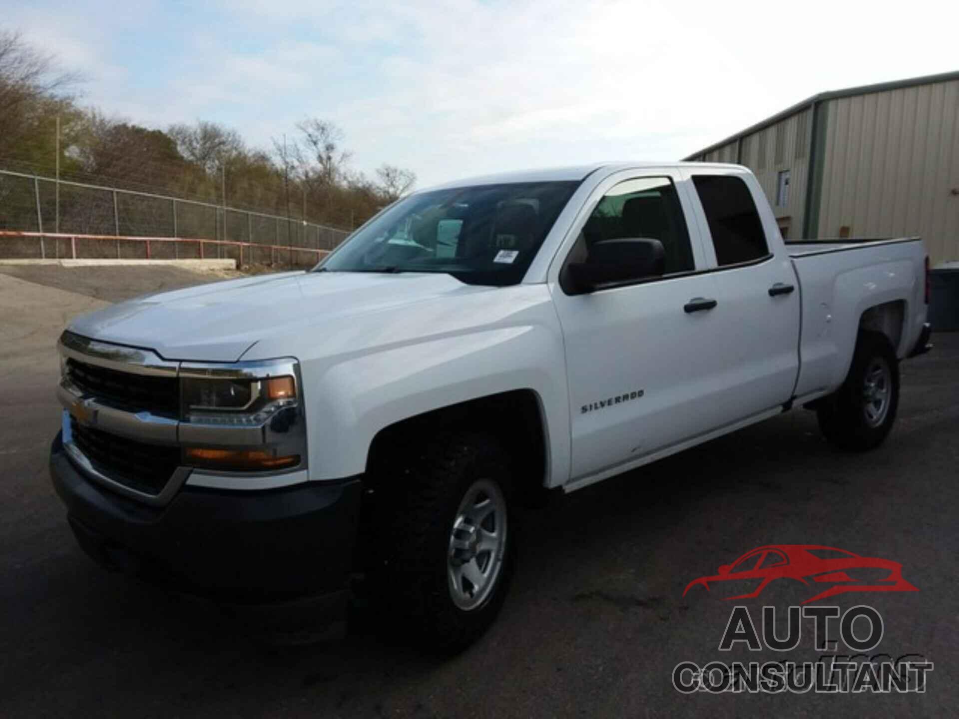 CHEVROLET SILVERADO 1500 2018 - 1GCRCNEC8JZ358216