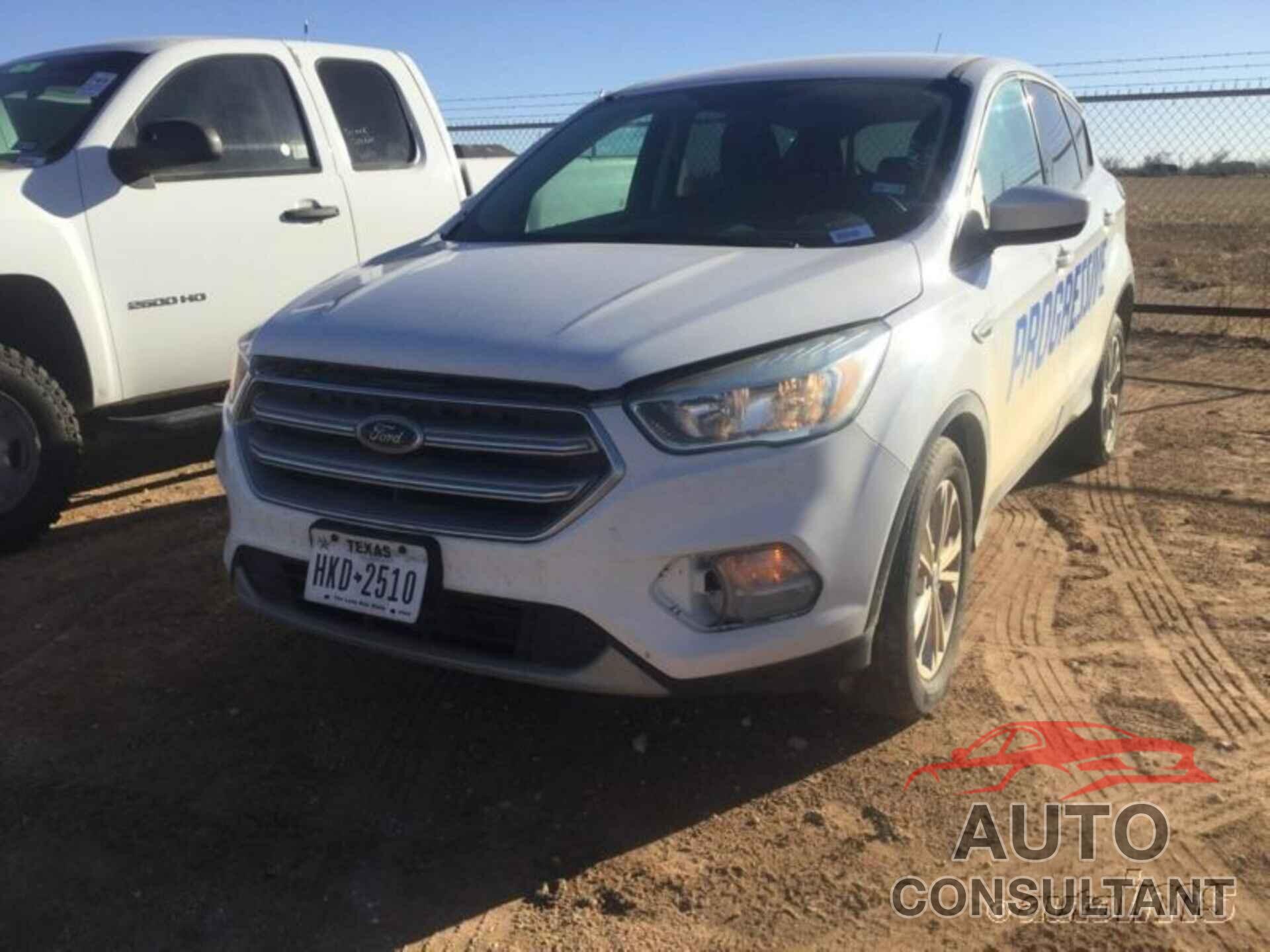 FORD ESCAPE 2017 - 1FMCU0GD5HUB05319