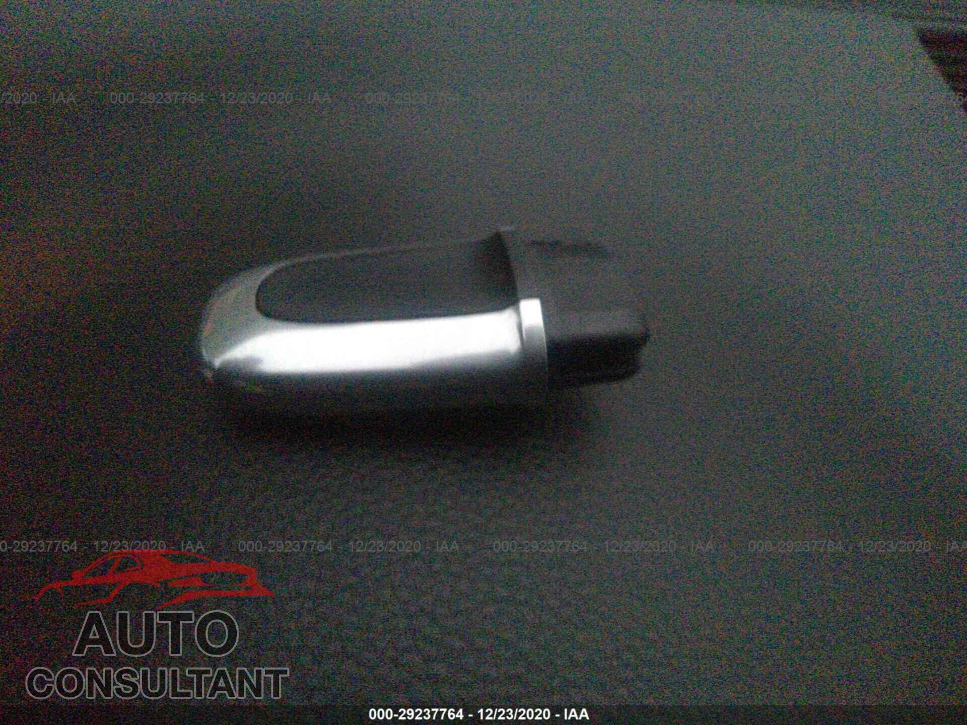 PORSCHE MACAN 2018 - WP1AA2A57JLB14860
