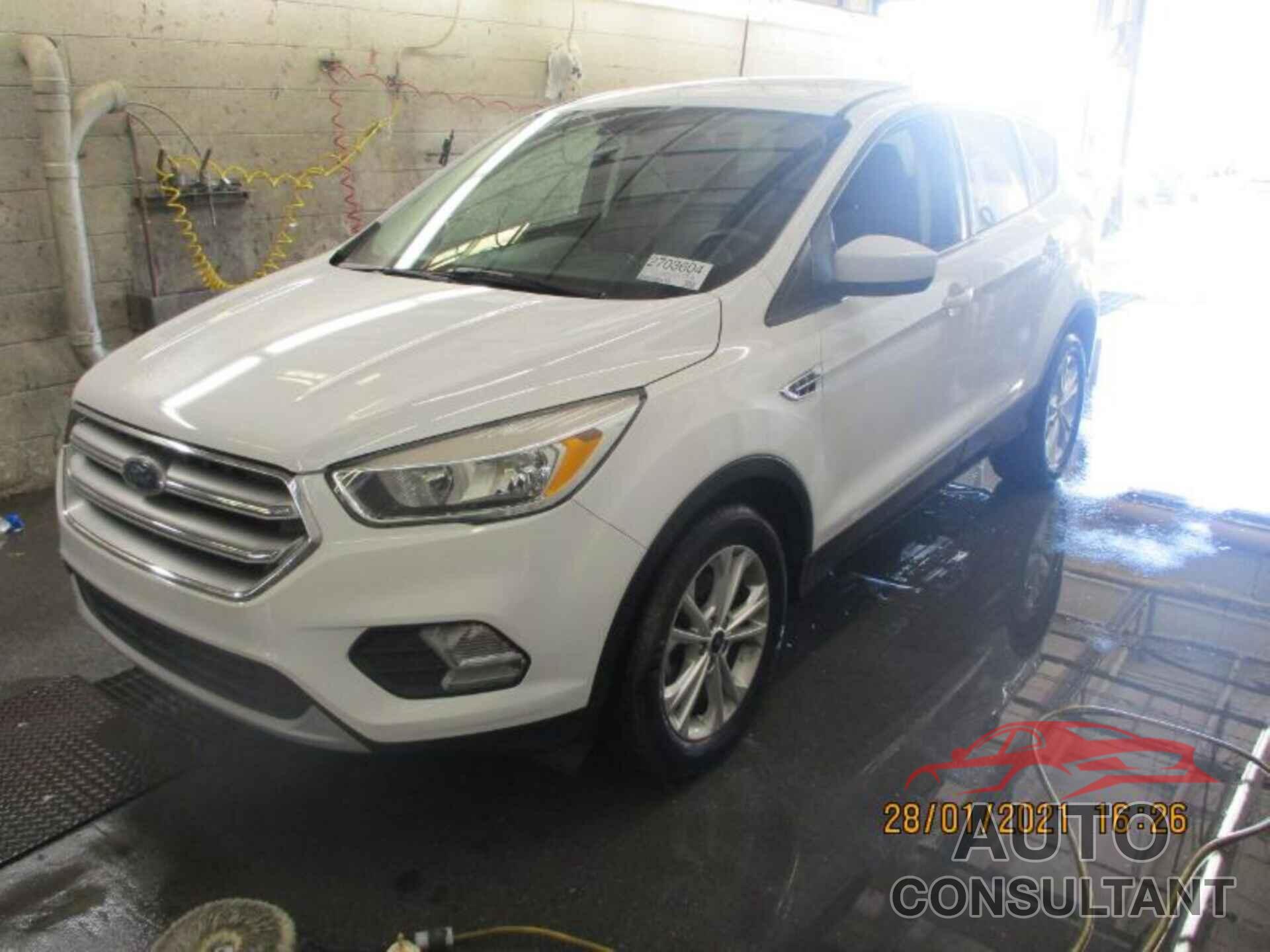FORD ESCAPE 2017 - 1FMCU0GD3HUB05285